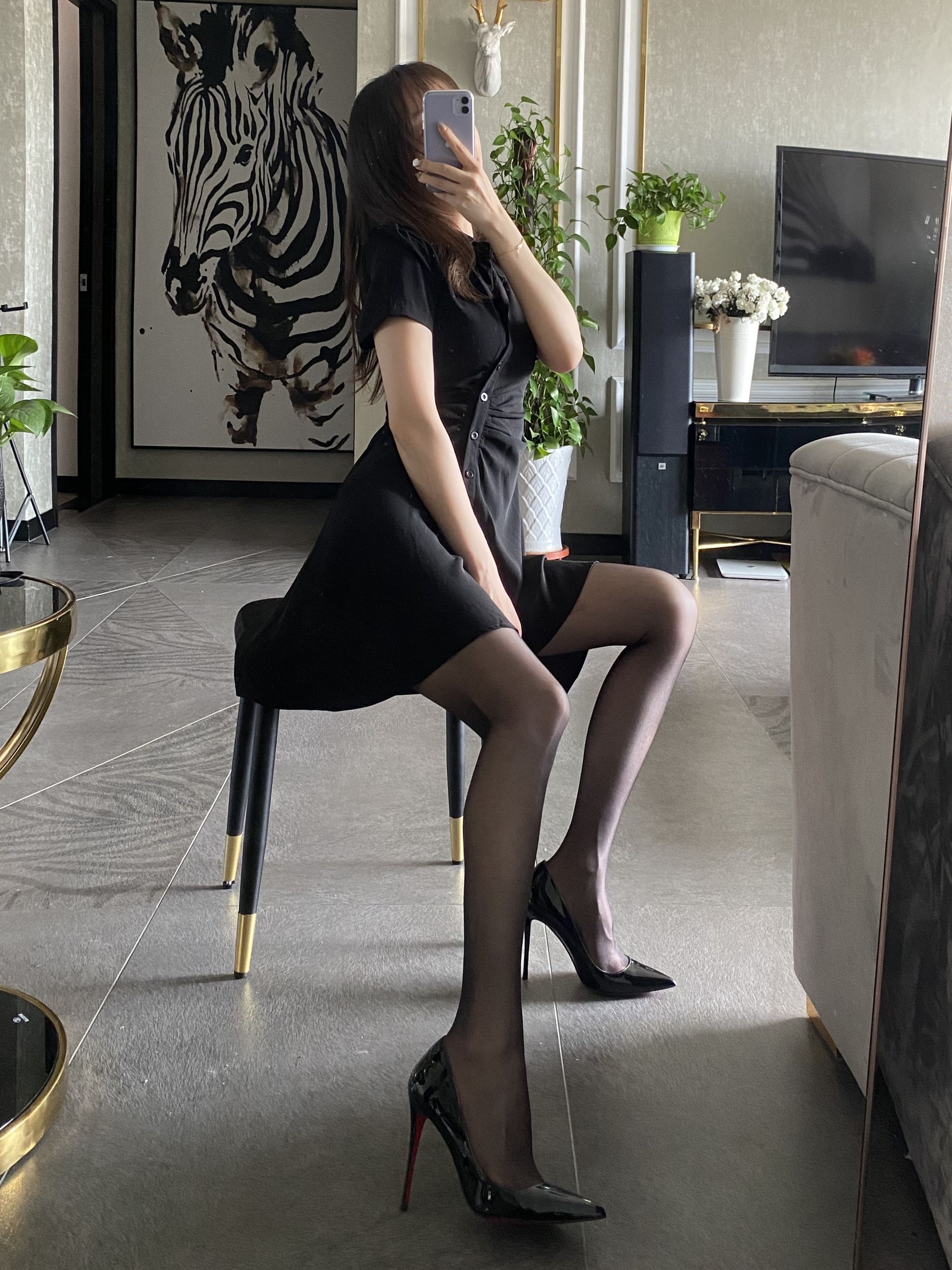 [福利COS] 丝足博主麋鹿_Monroe 2020.08.27 黑丝梦想