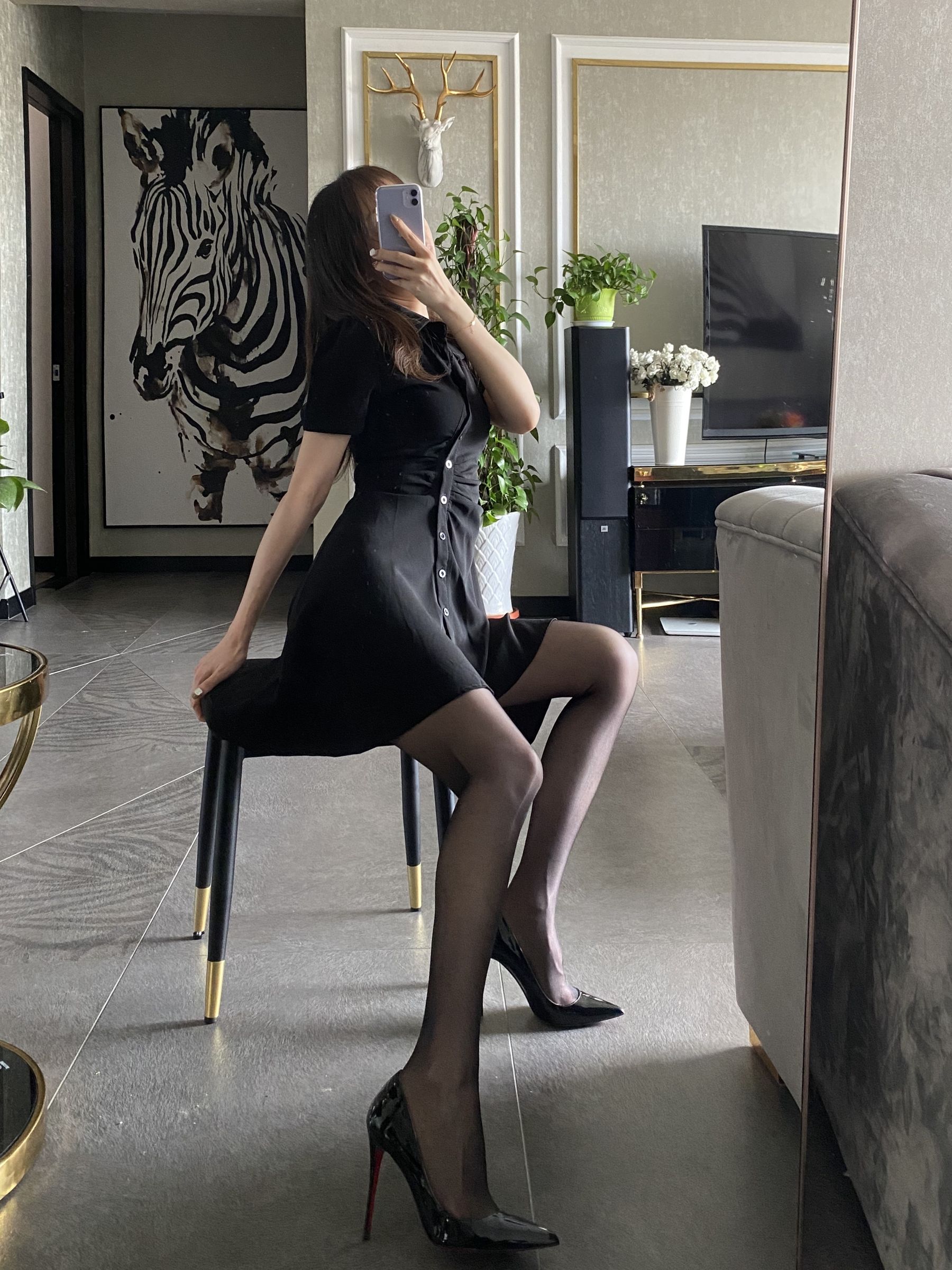 [福利COS] 丝足博主麋鹿_Monroe 2020.08.27 黑丝梦想