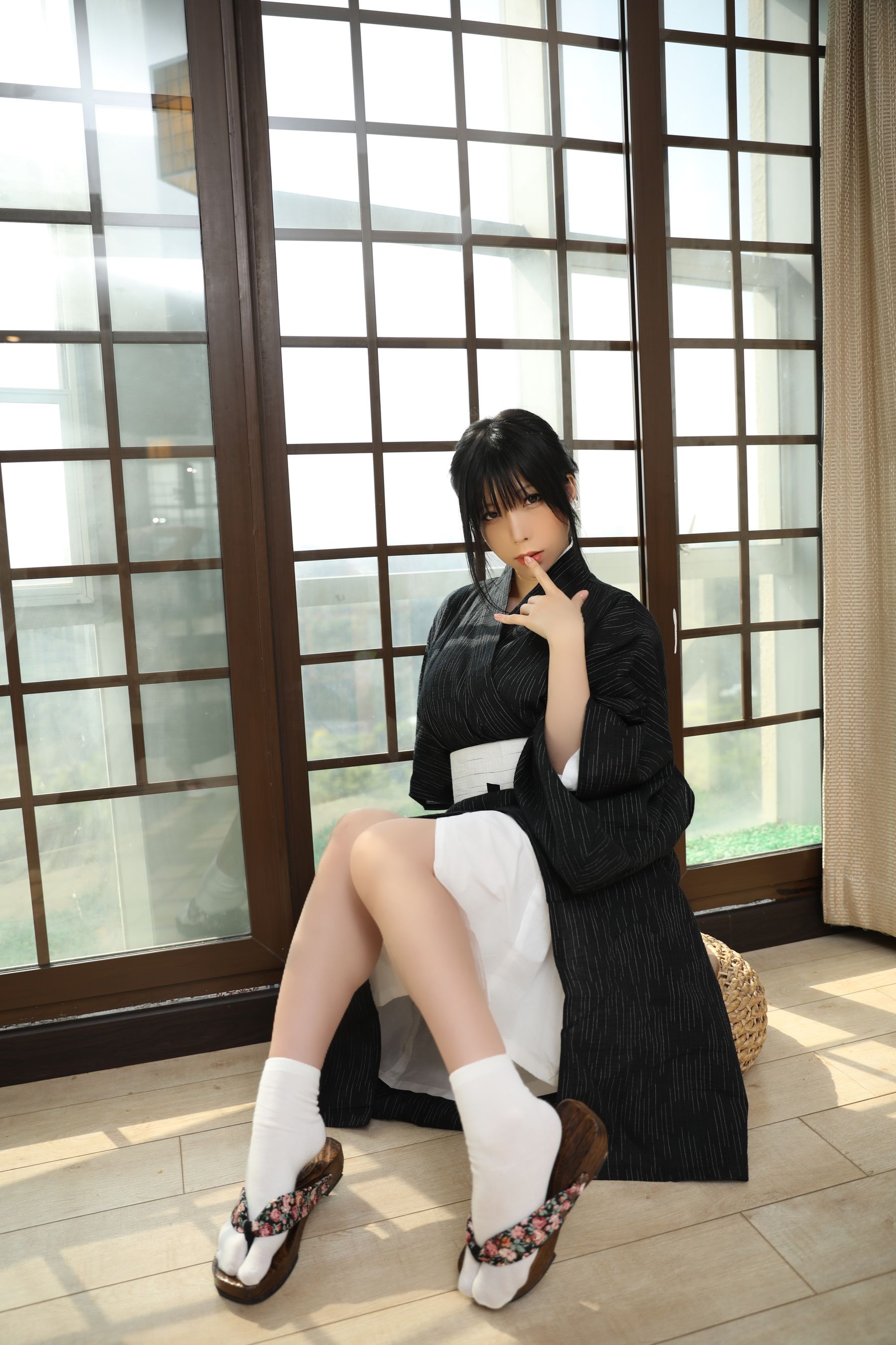 [福利COS] 二次元巨乳美女鹿野希 - 未亡人