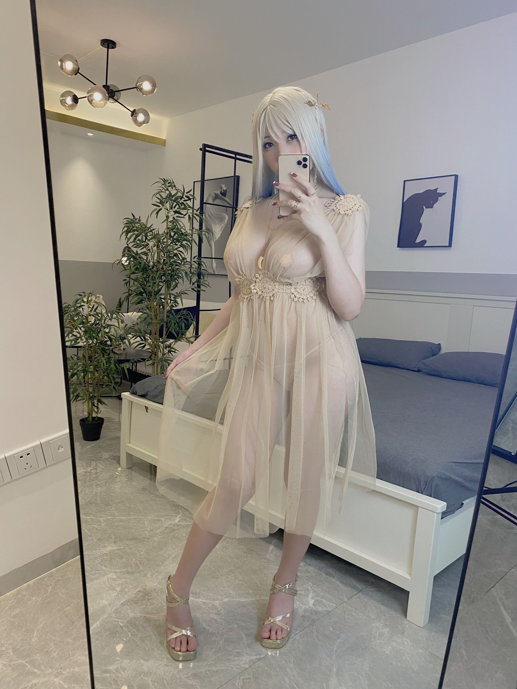  [福利COS] 二次元巨乳美女鹿野希 [Fantia] 【2021年09月】金の紗衣物語~見え隠れするお尻