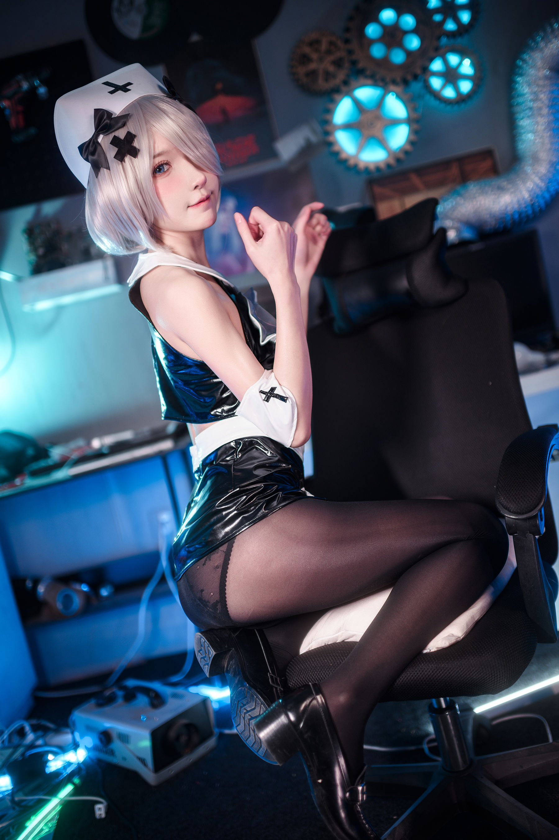 [福利COS] 动漫博主阿包也是兔娘 - 阿包护士