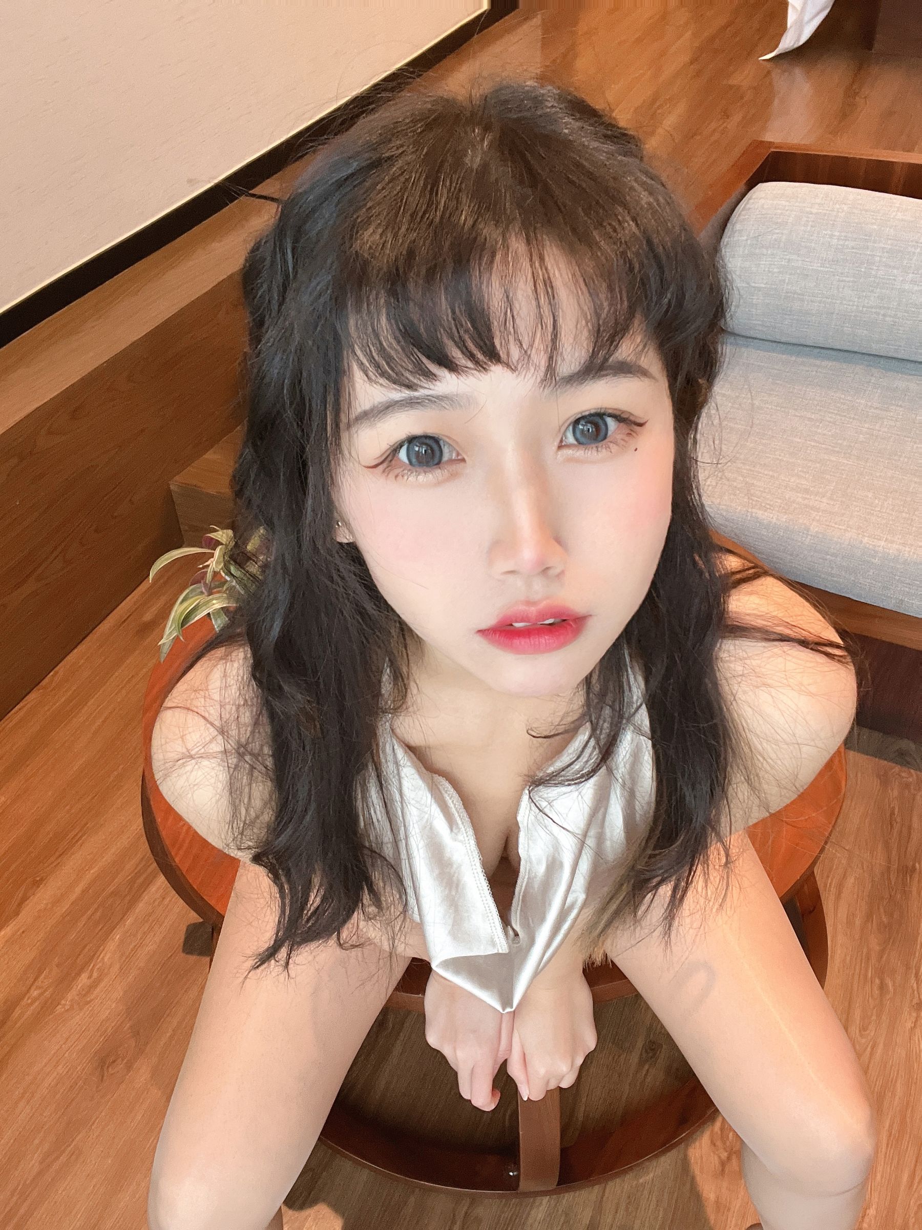 [福利COS] 微博人气Coser不呆猫 - 浴室人妻