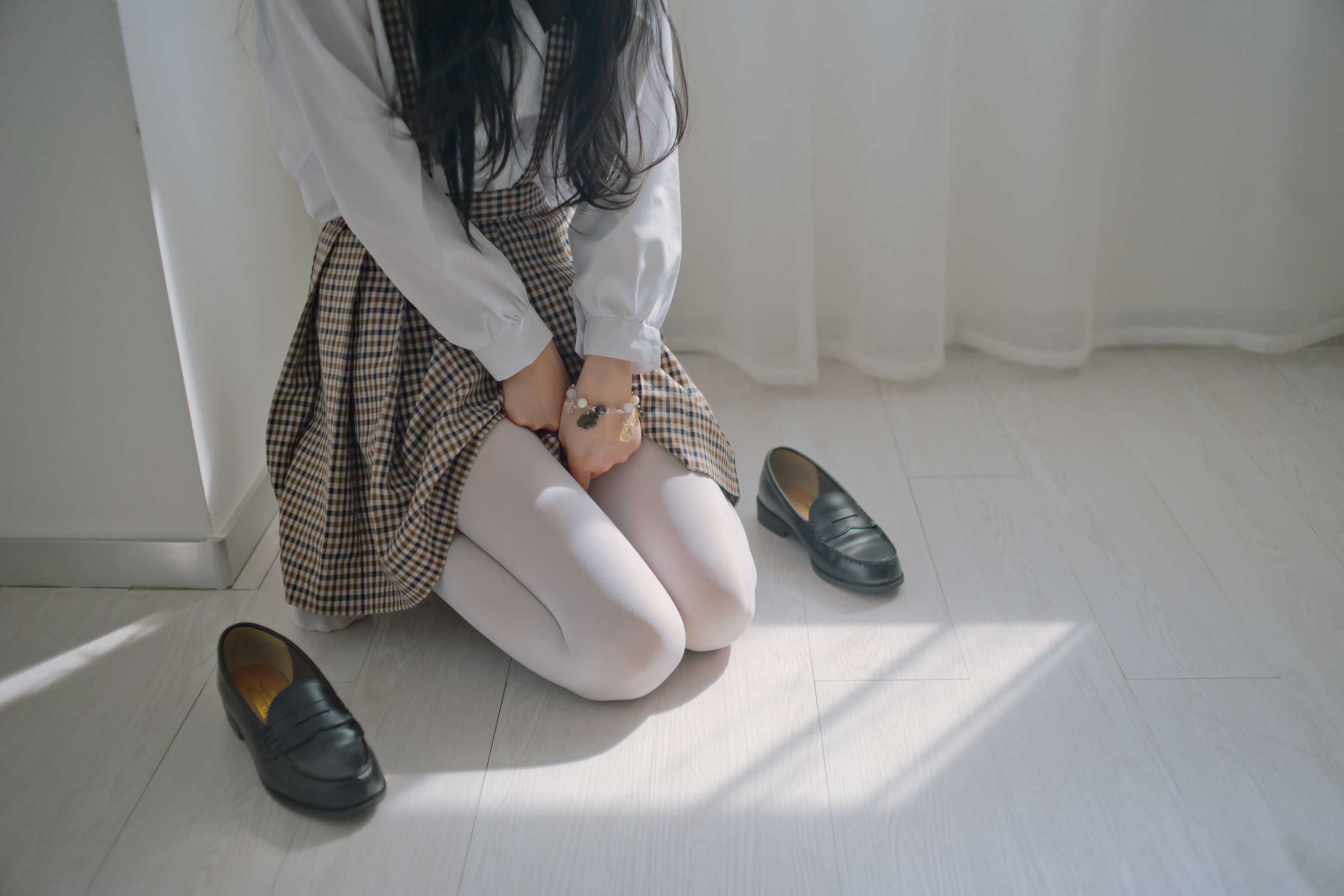  [福利COS] 福利姬木花琳琳是勇者 - 名校大小姐爱欲沉沦 生〇台中学·前篇