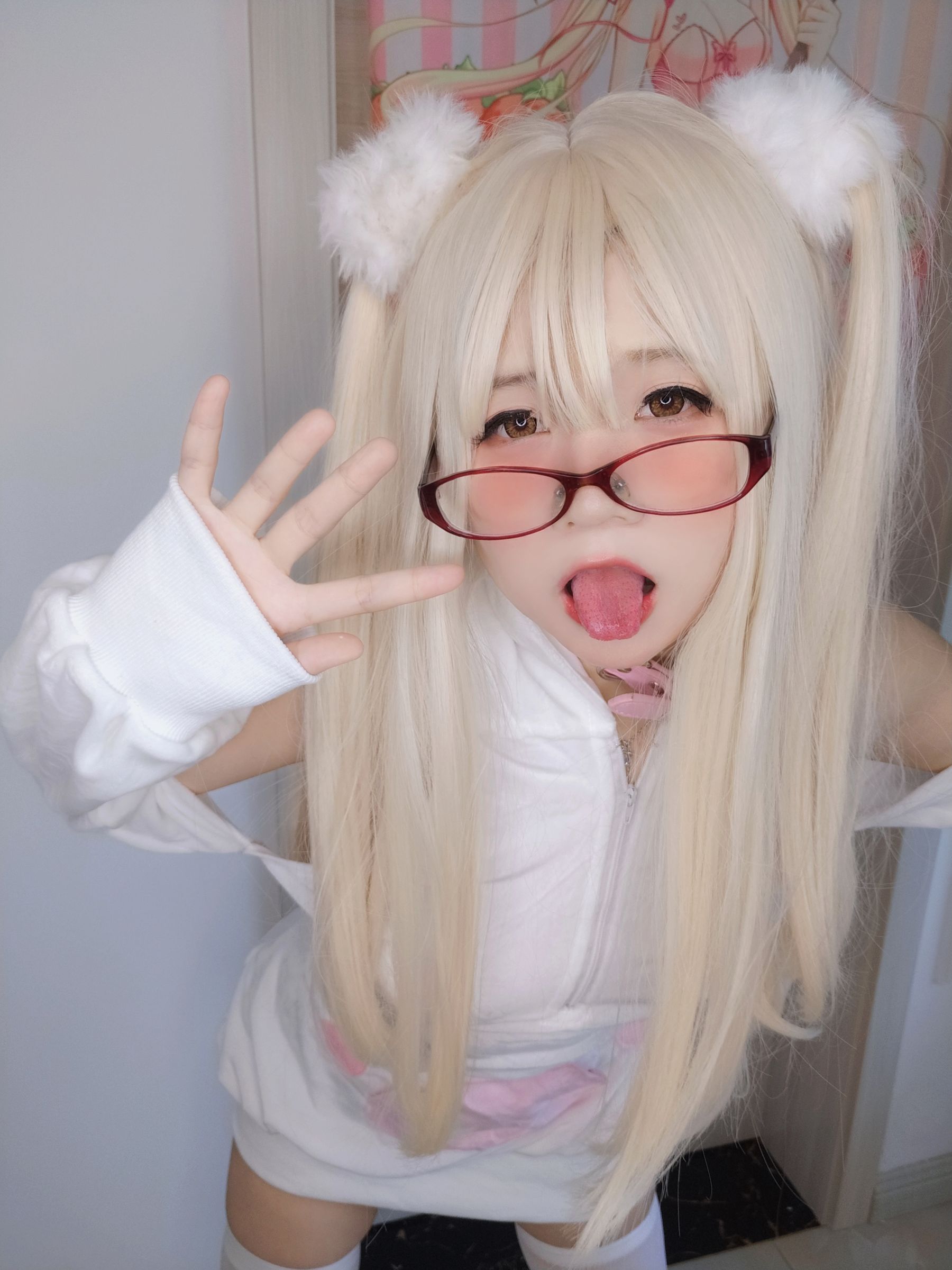  [福利COS] 萌妹子Coser摇摇乐yoyo - 白いクリーム