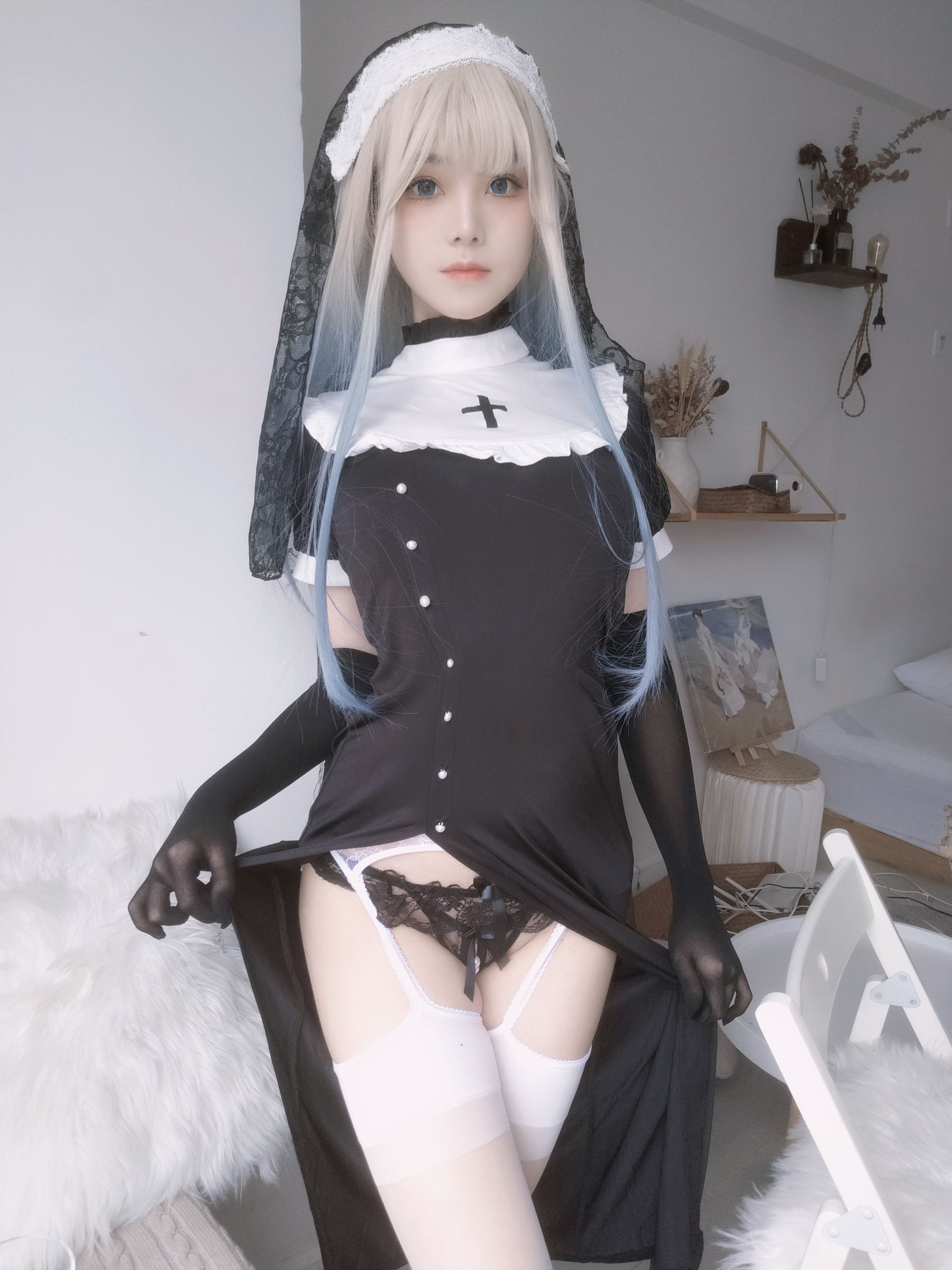 [福利COS] 萌系小姐姐蜜汁猫裘 - 修女自拍