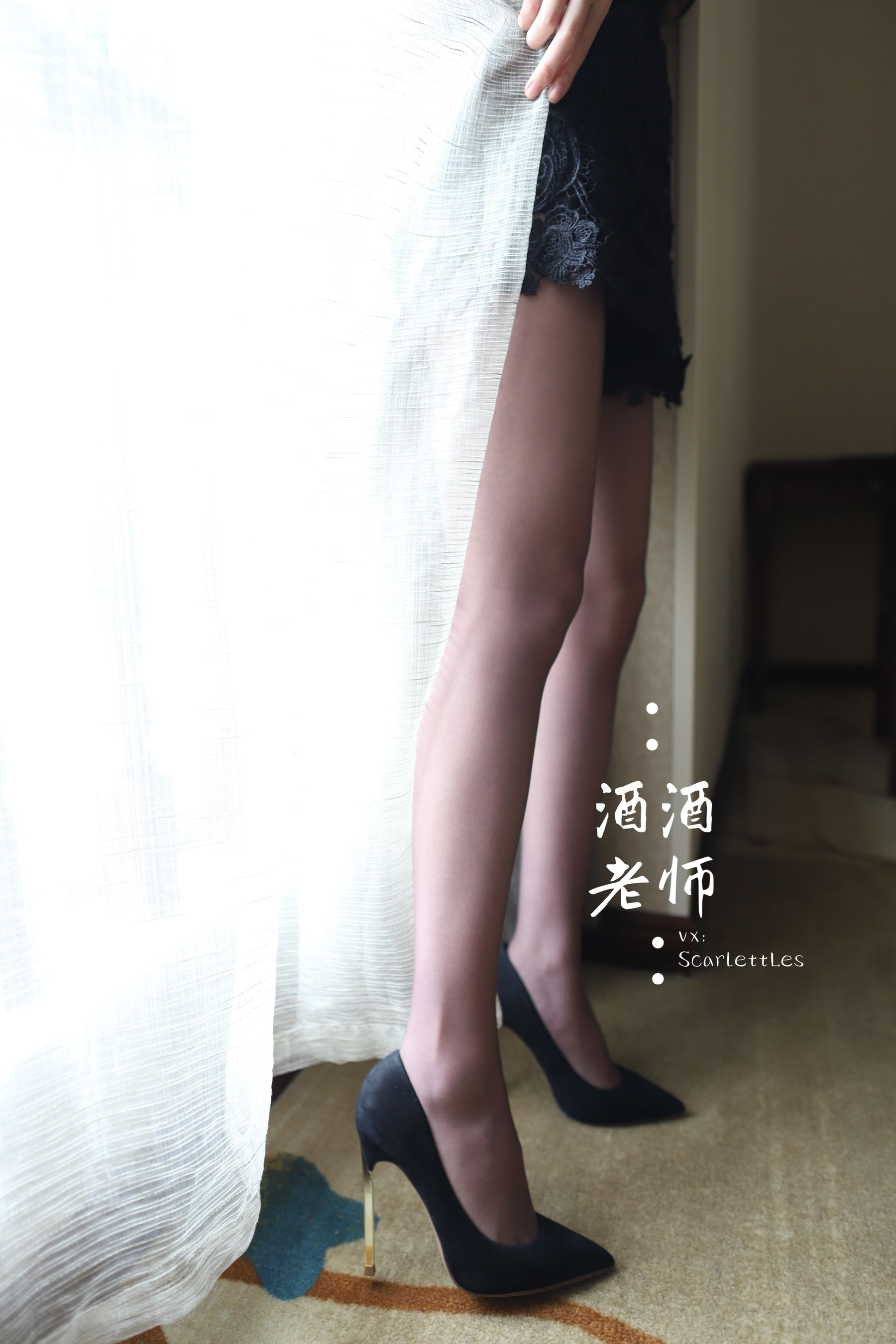 [网红COSER] 酒酒老师 - 开裆丝的紫色诱惑