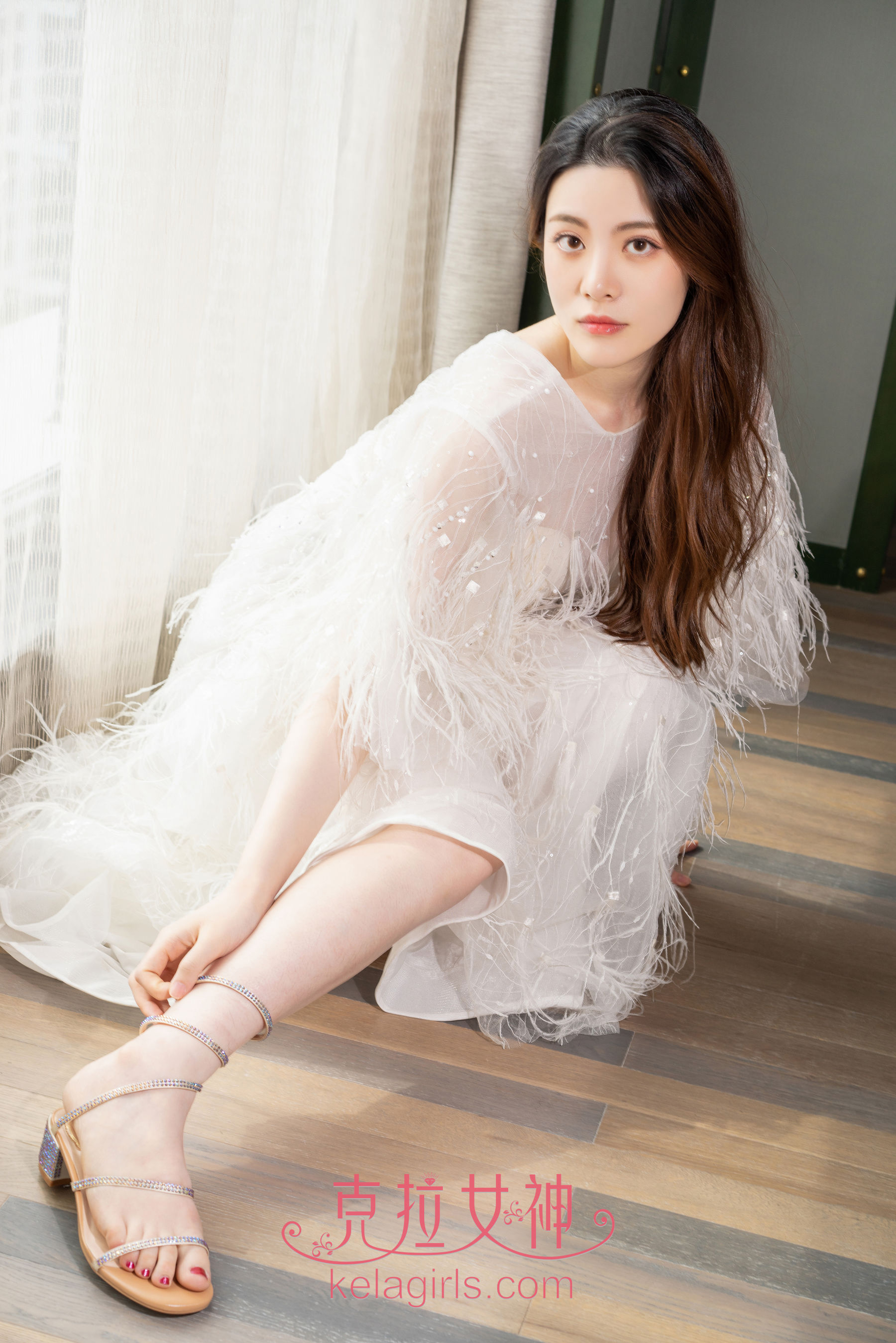 [克拉女神Kelagirls]  百琳 赤脚浣白纱