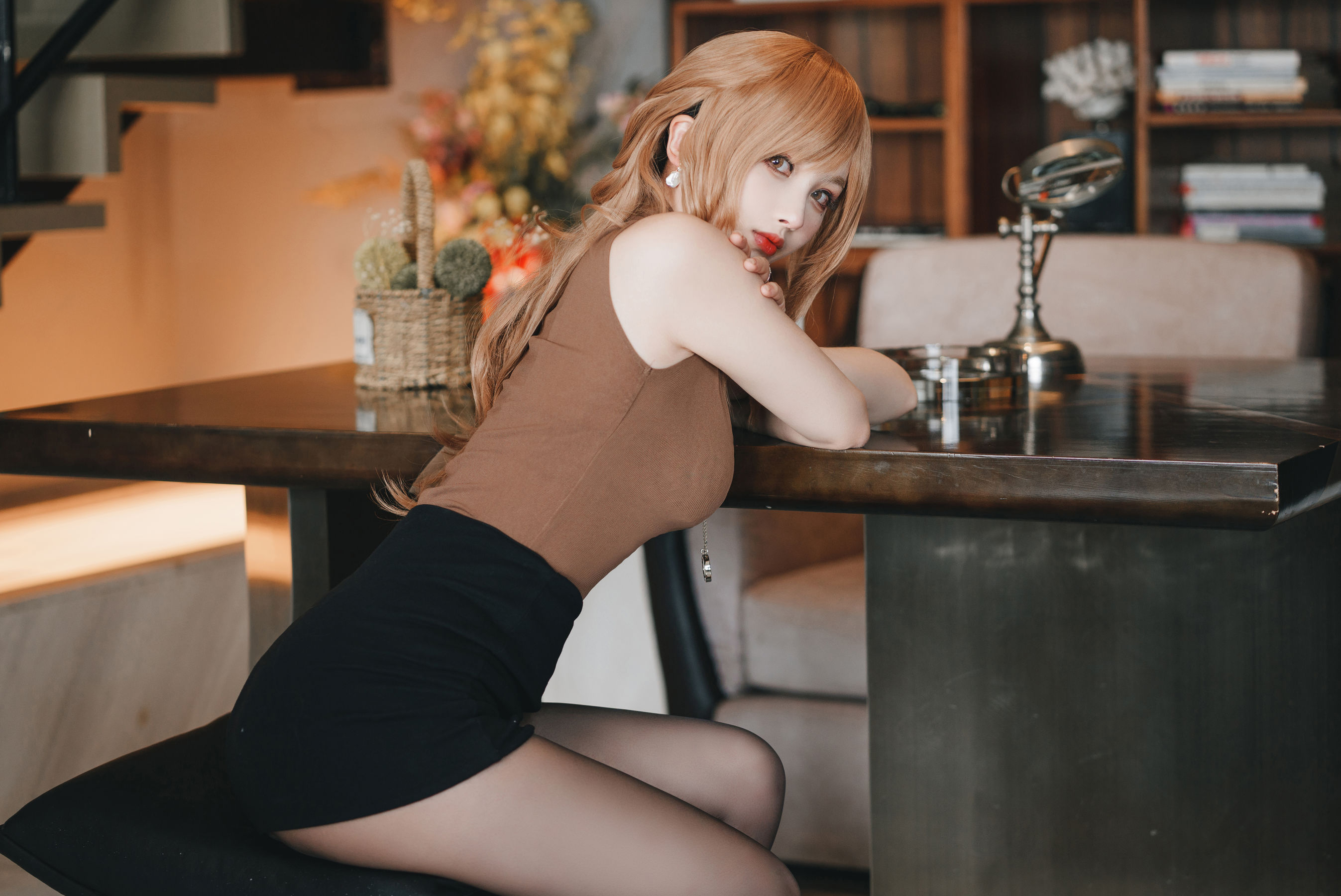 [福利COS] COS福利rioko凉凉子(肉扣热热子) - 人妻的一天-公司篇