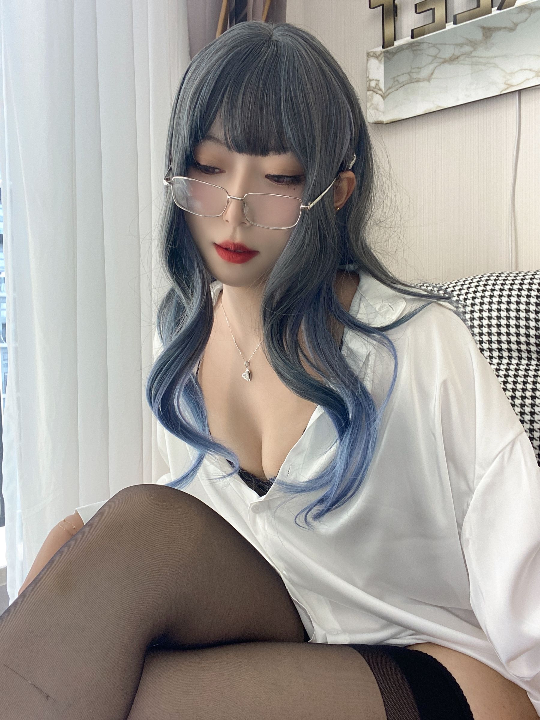 [福利COS] 动漫博主Money冷冷 - 白衬衫
