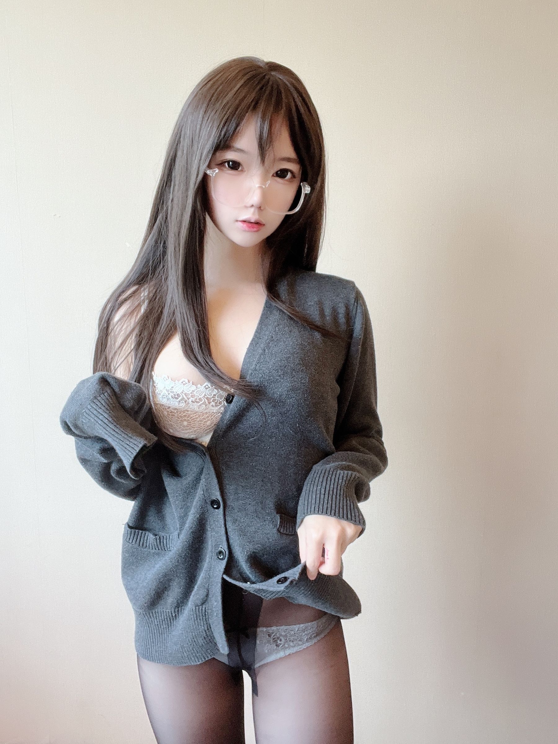 [福利COS] 莉犬酱 - 黑丝白蕾丝