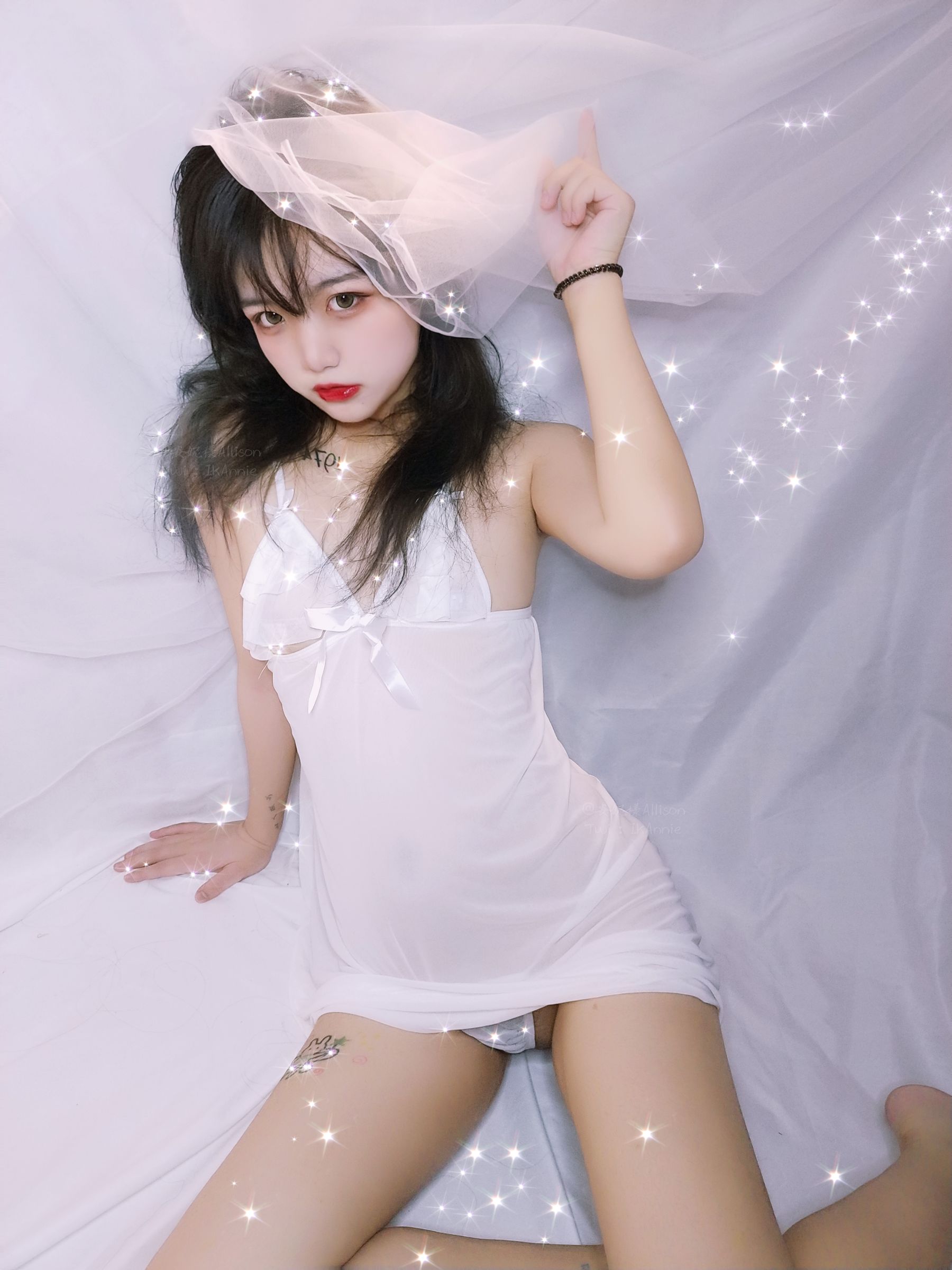 [福利COS] 安妮 - 白色睡衣