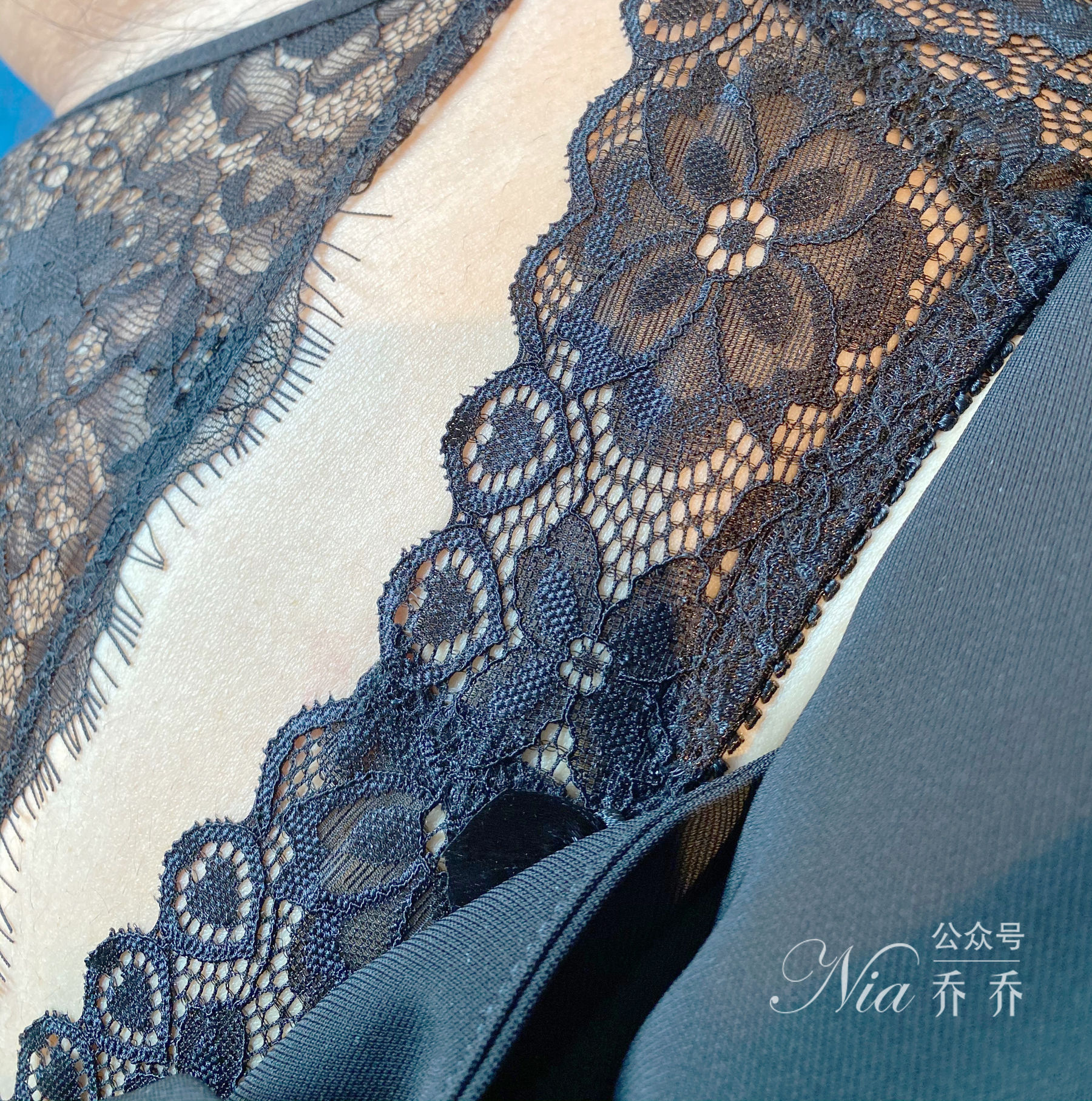 [福利COS] 安乔乔儿(Nia乔乔) 微密圈黑丝美腿写真合集
