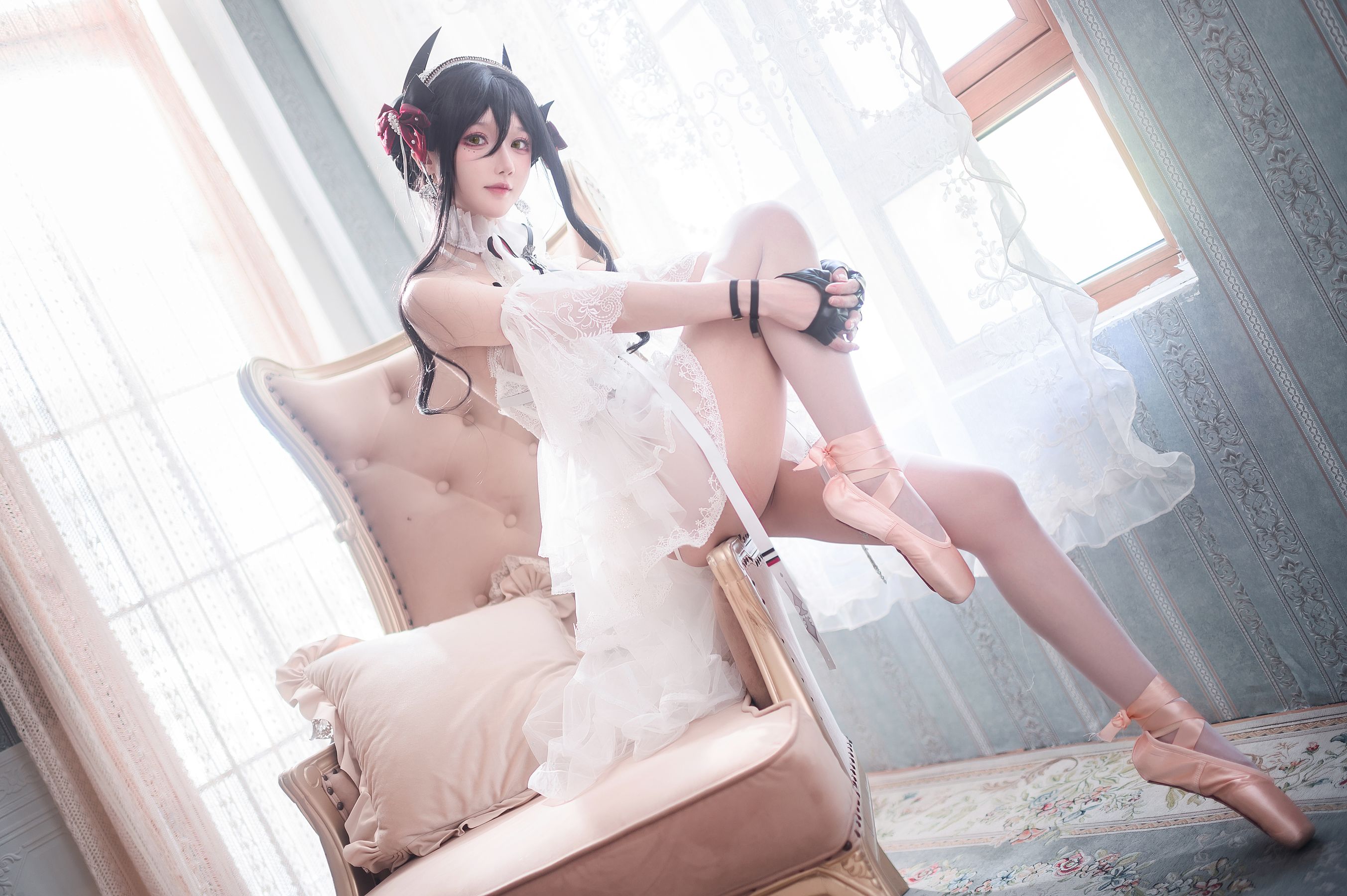 [福利COS] 动漫博主阿包也是兔娘 - 明日方舟 伊内斯芭蕾