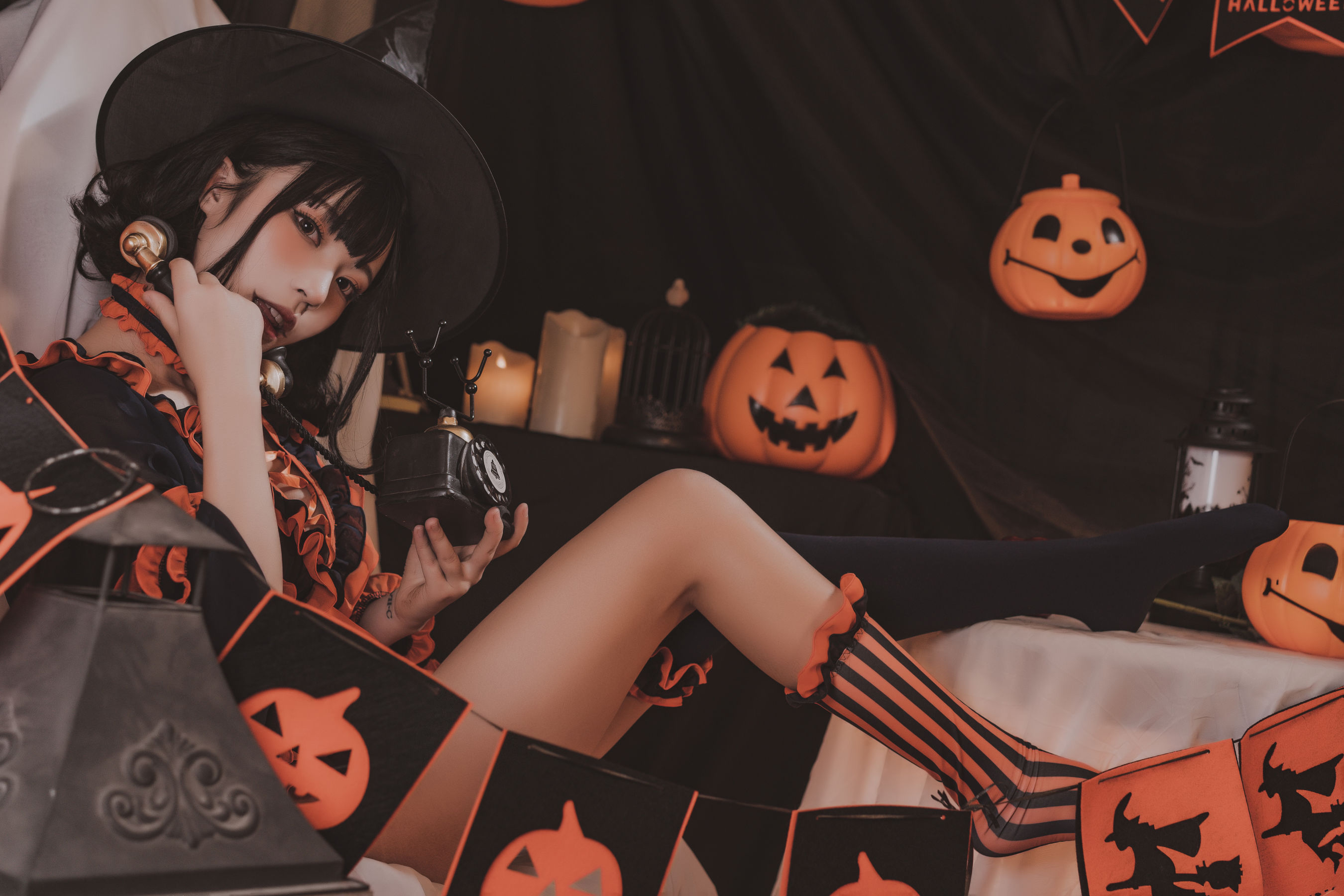 [福利COS] 萌妹白易子教主 - 万圣节魔女