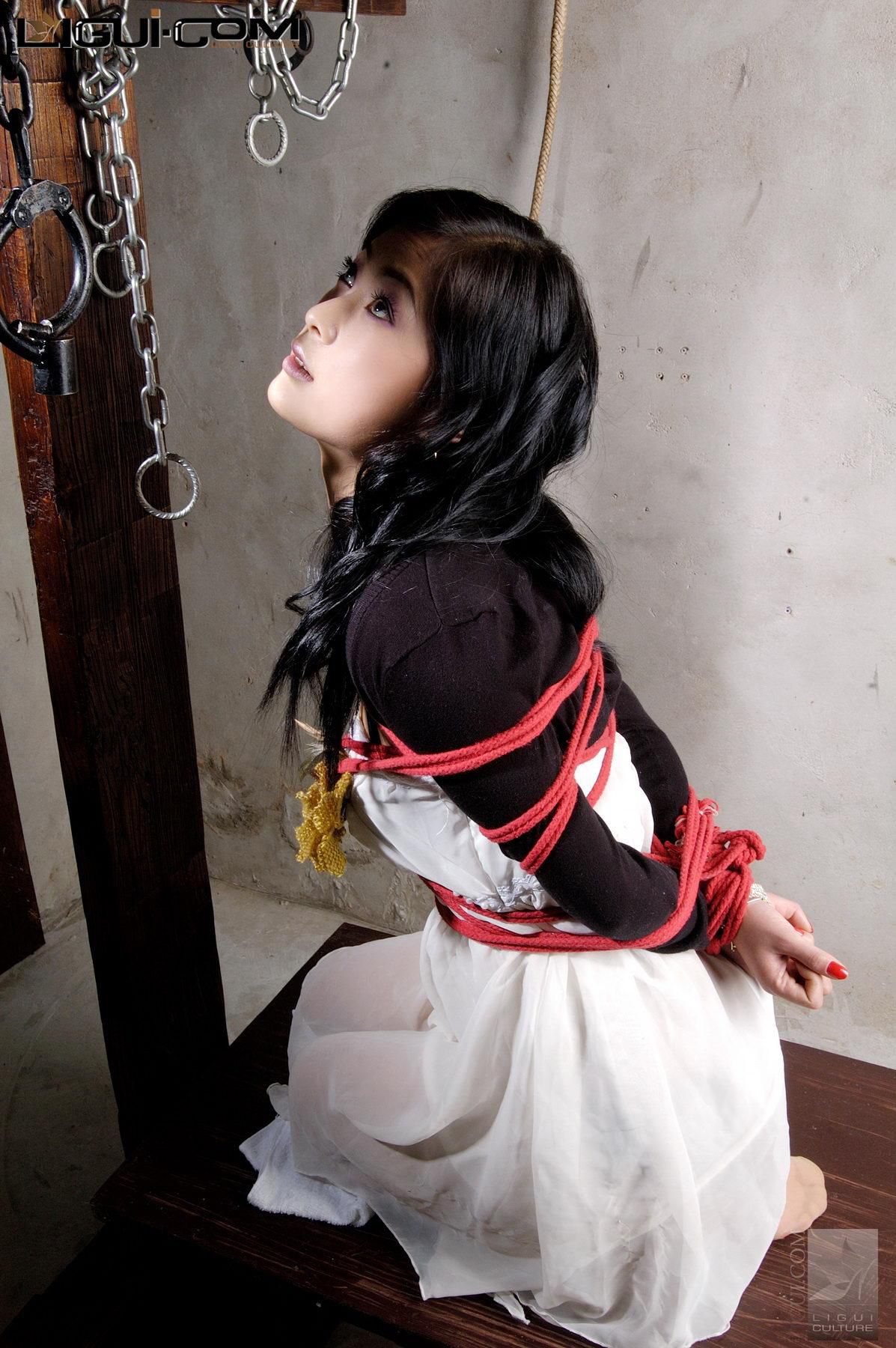 [丽柜美束LiGui] Model Saya《红绳捆绑》美腿玉足写真图片