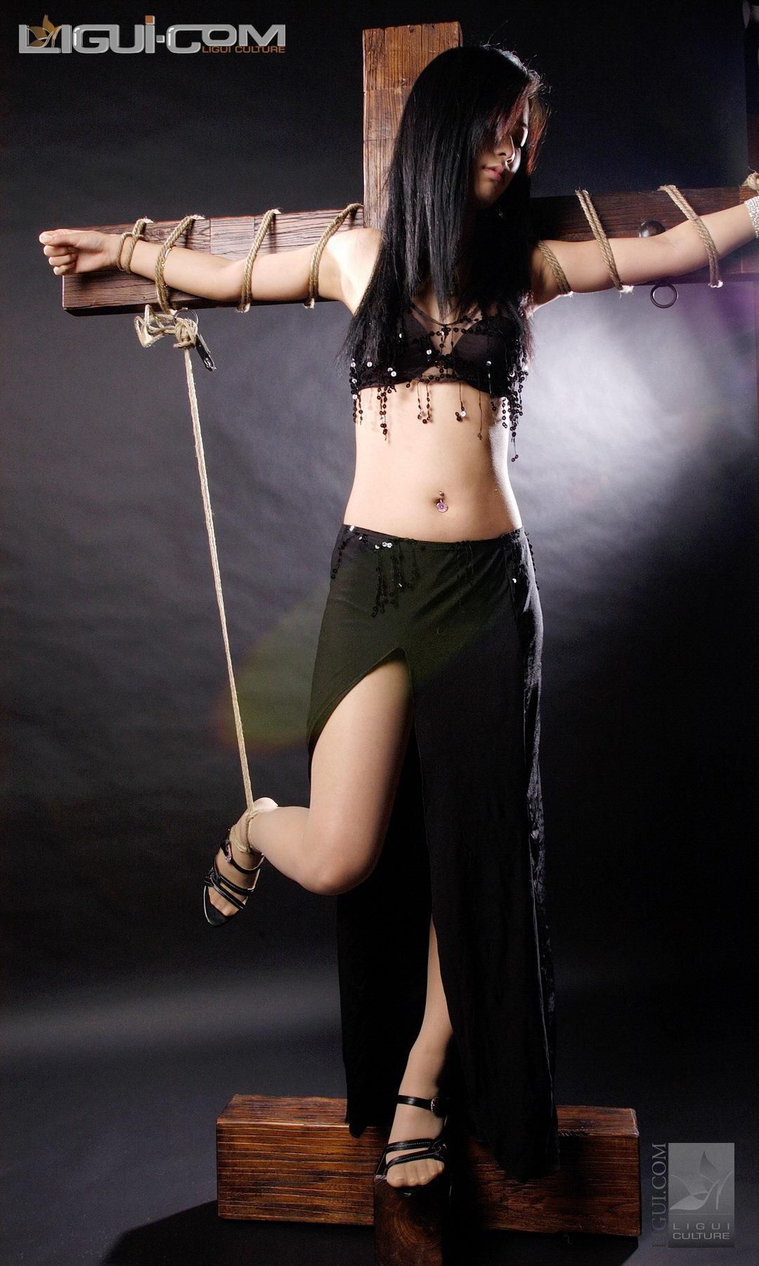 [丽柜美束LiGui] Model Saya《十字架的绳艺捆绑》 丝足写真图片