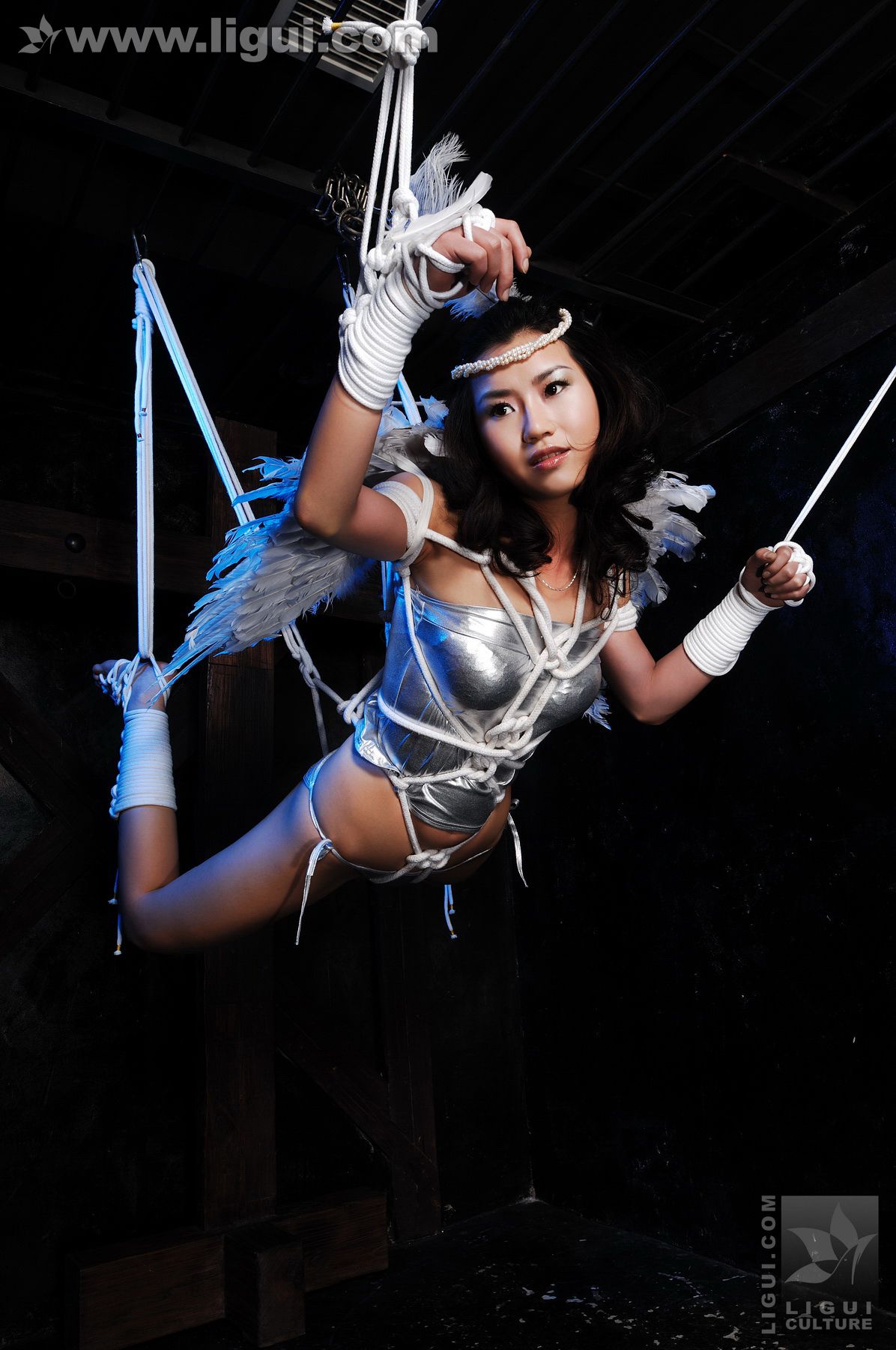 Model 由美《坠落的圣诞天使》 [丽柜美束LiGui] 丝足写真图片