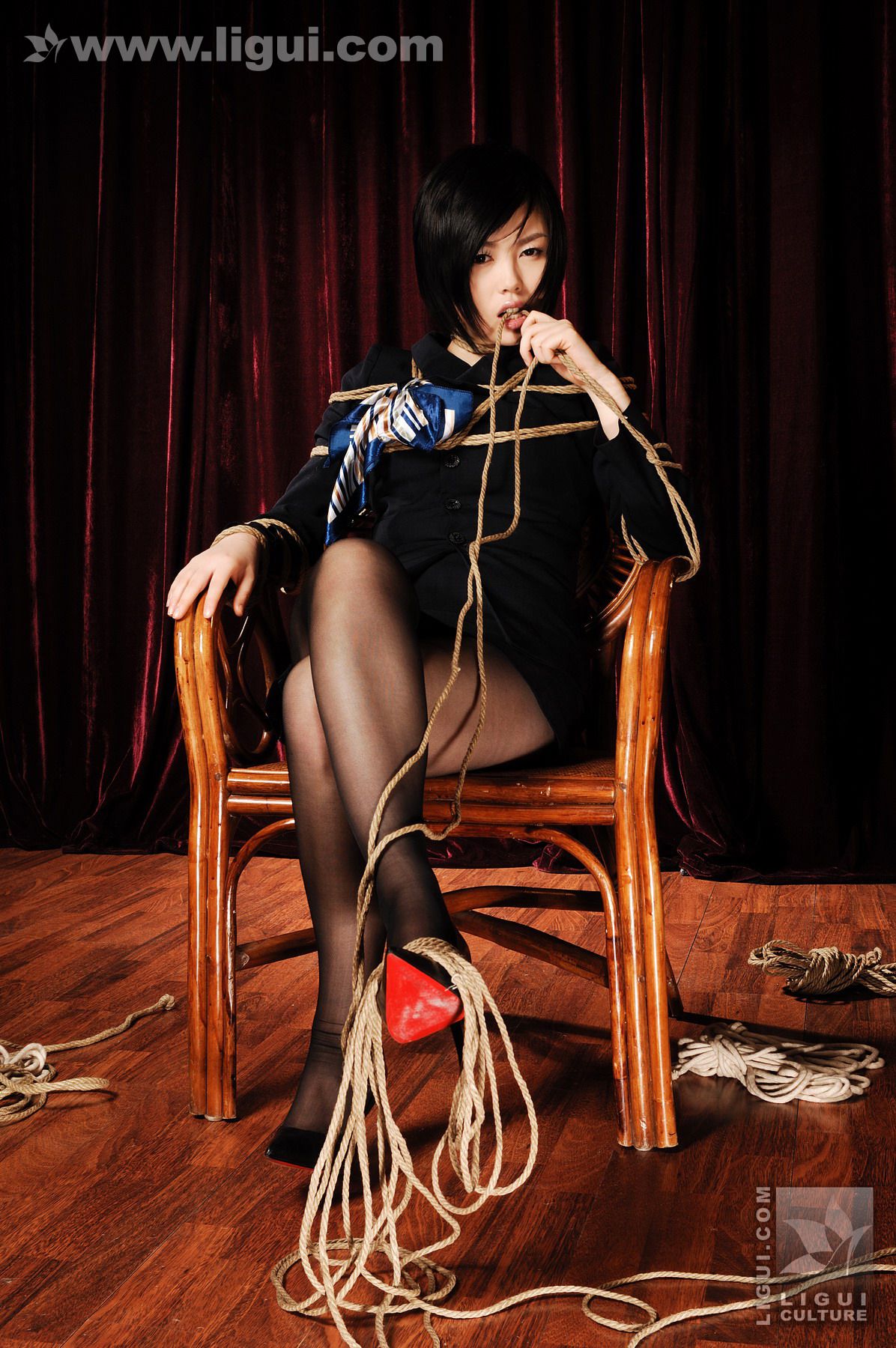 Model 幕子《环环相扣女王沦为阶下囚！》 [丽柜美束LiGui] 丝足写真图片