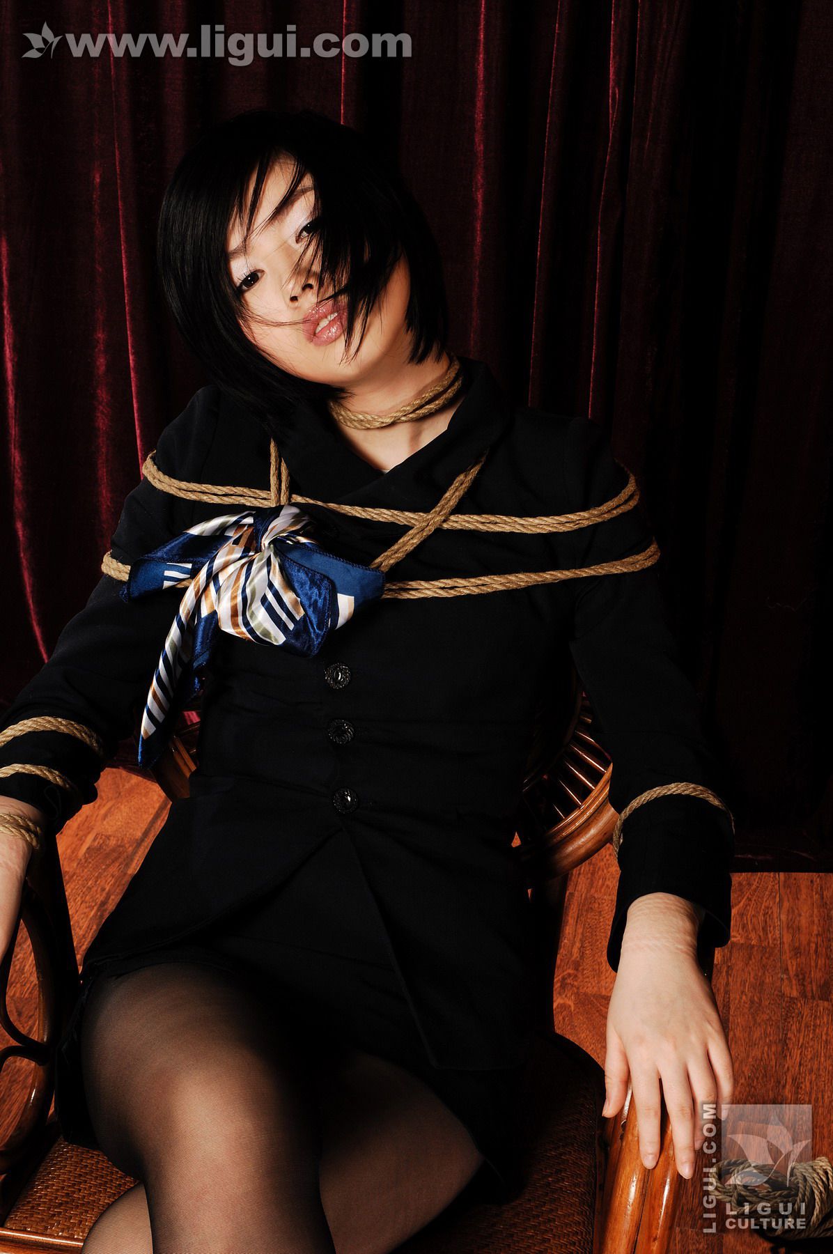 Model 幕子《环环相扣女王沦为阶下囚！》 [丽柜美束LiGui] 丝足写真图片