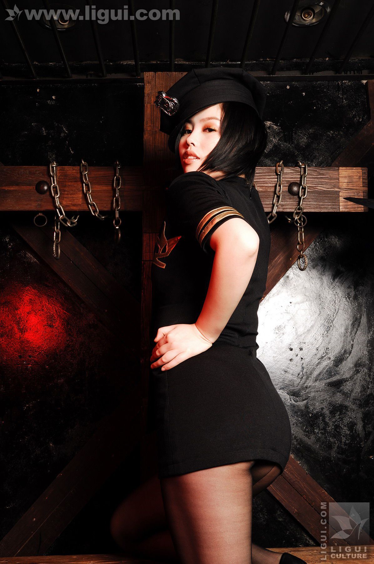 Model 幕子《霸道女王妩媚黑色》 [丽柜LiGui] 丝袜玉足写真图片