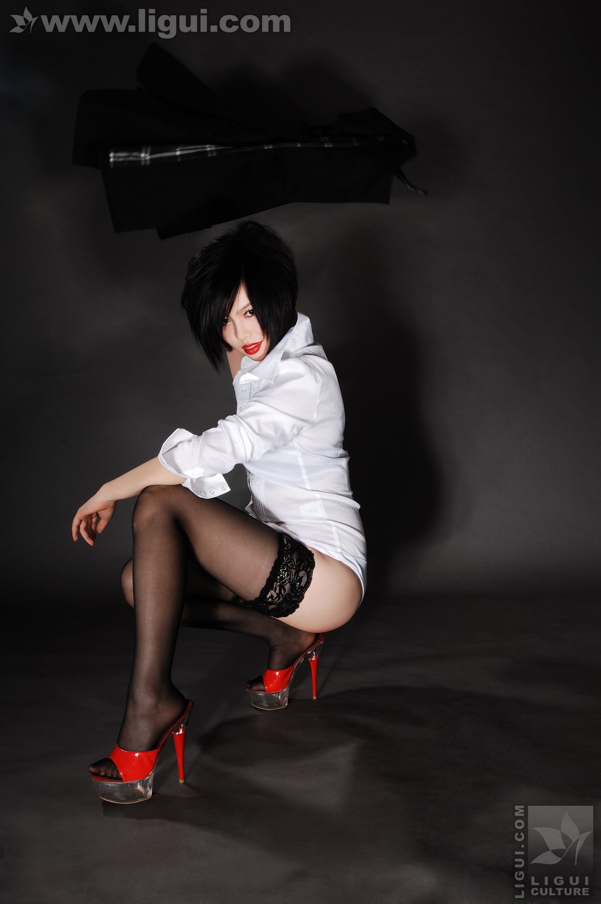 Model 慕子《奢华的气质，唯美的视觉》 [丽柜LiGui] 美腿玉足写真图片