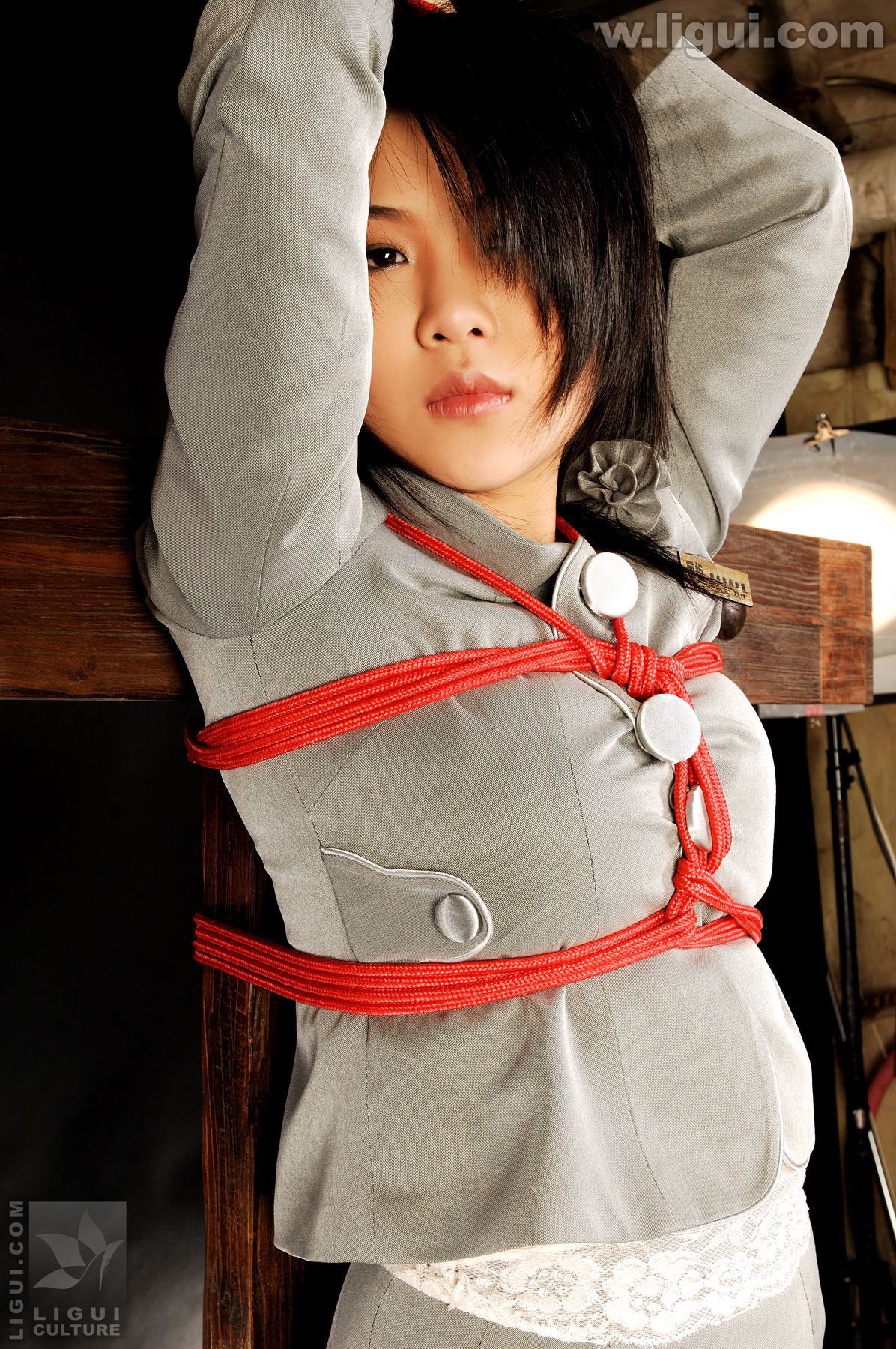 Model 文静《被束缚的女秘书》 [丽柜美束LiGui] 美腿玉足写真图片