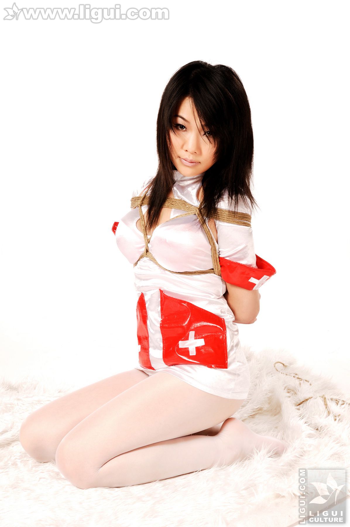 Model 文静《楚楚可怜的护士捆绑，》 [丽柜美束LiGui] 美腿玉足写真图片