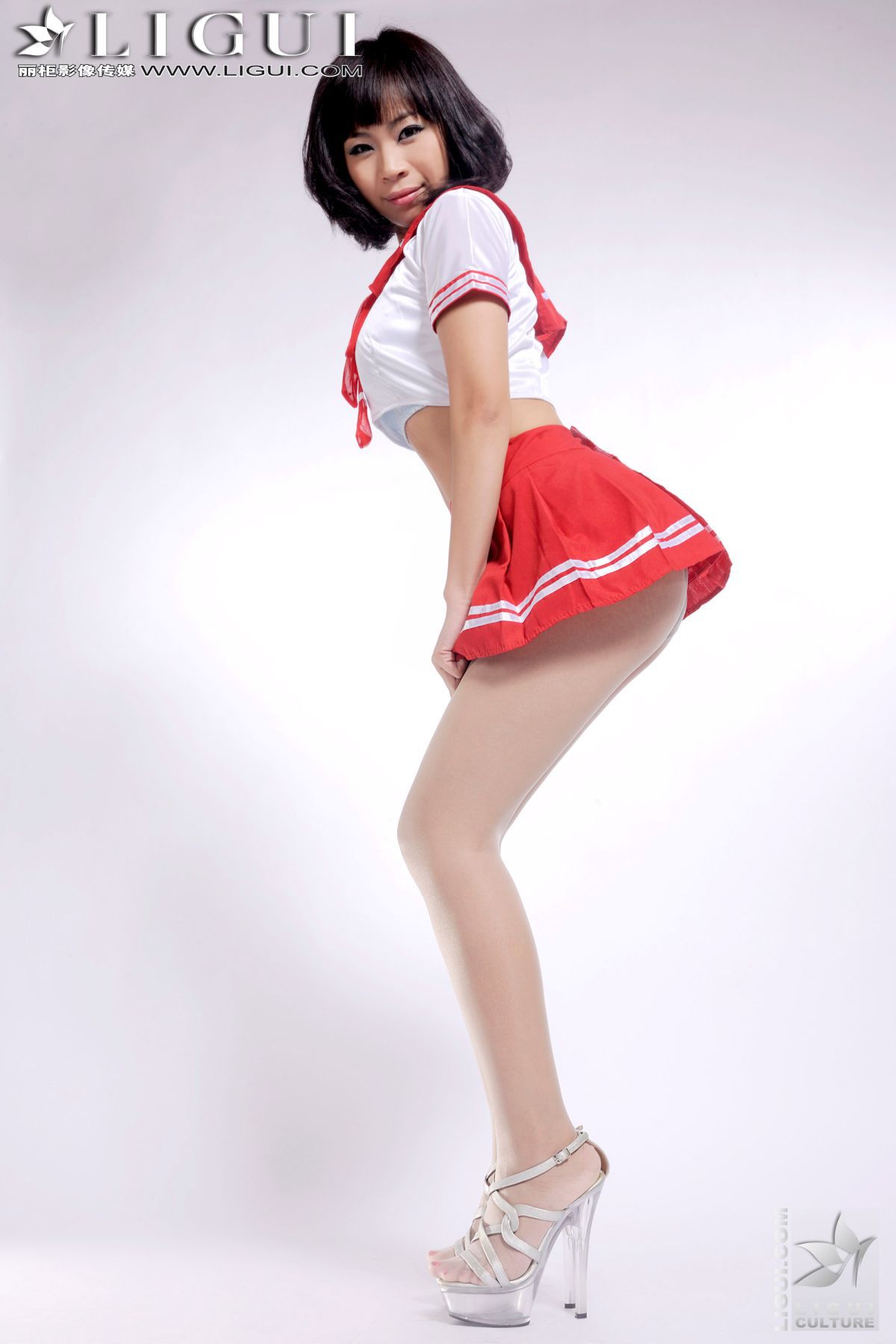 Model 田甜《红色水手服》 上下合集 [丽柜LiGui] 美腿玉足写真图片