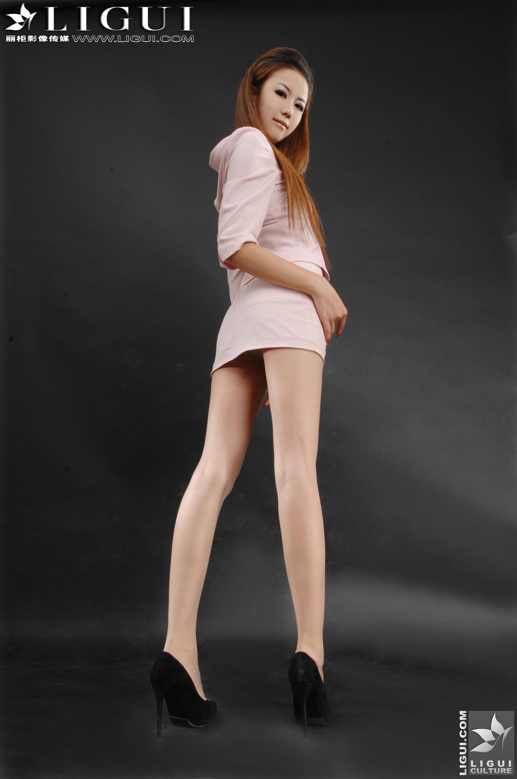 Model 可馨《粉色丽人丝足》上下合集 [丽柜LiGui] 美腿玉足写真图片