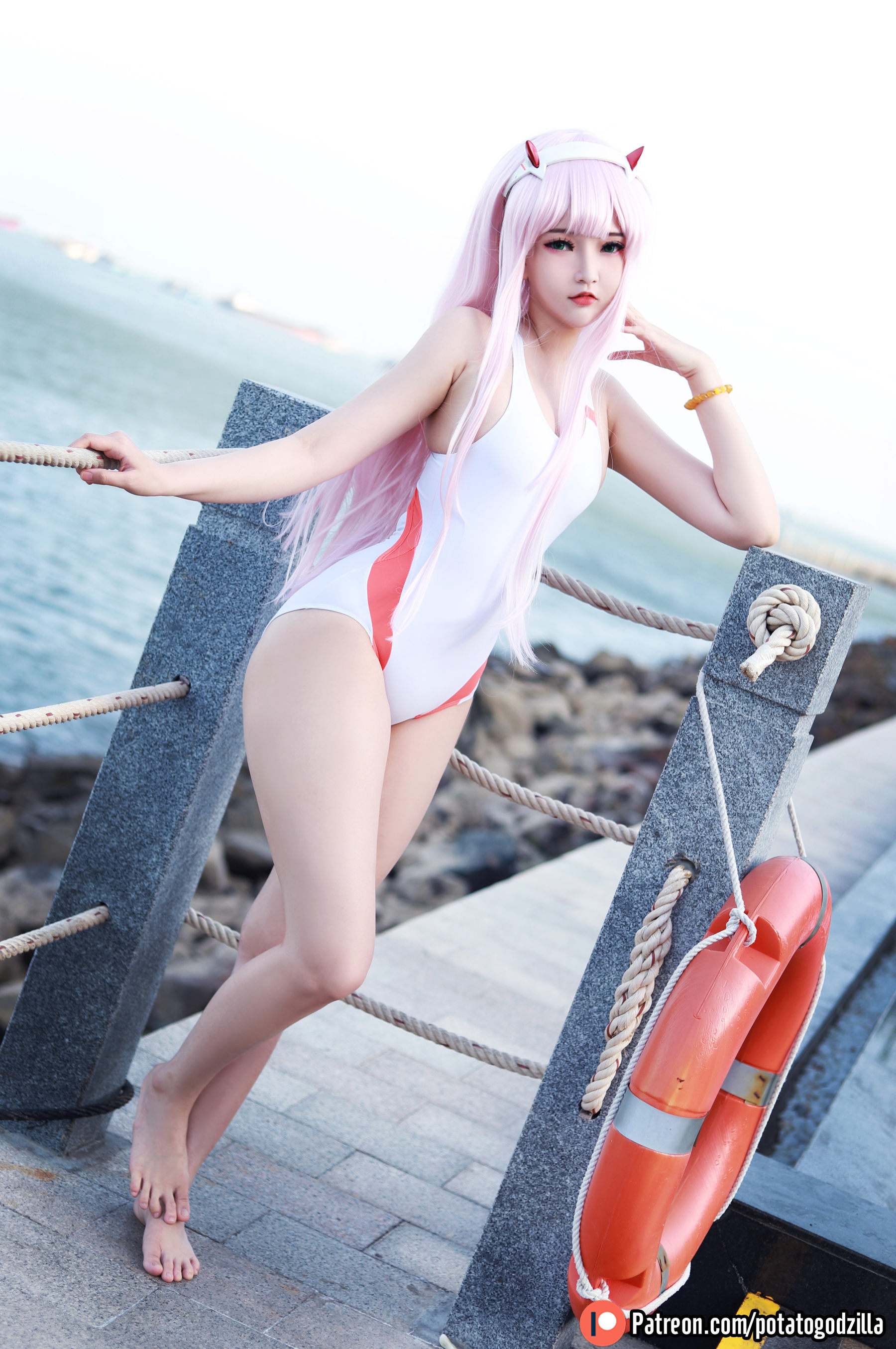 Coser小姐姐Potato Godzilla - Zero Two Swimsuit