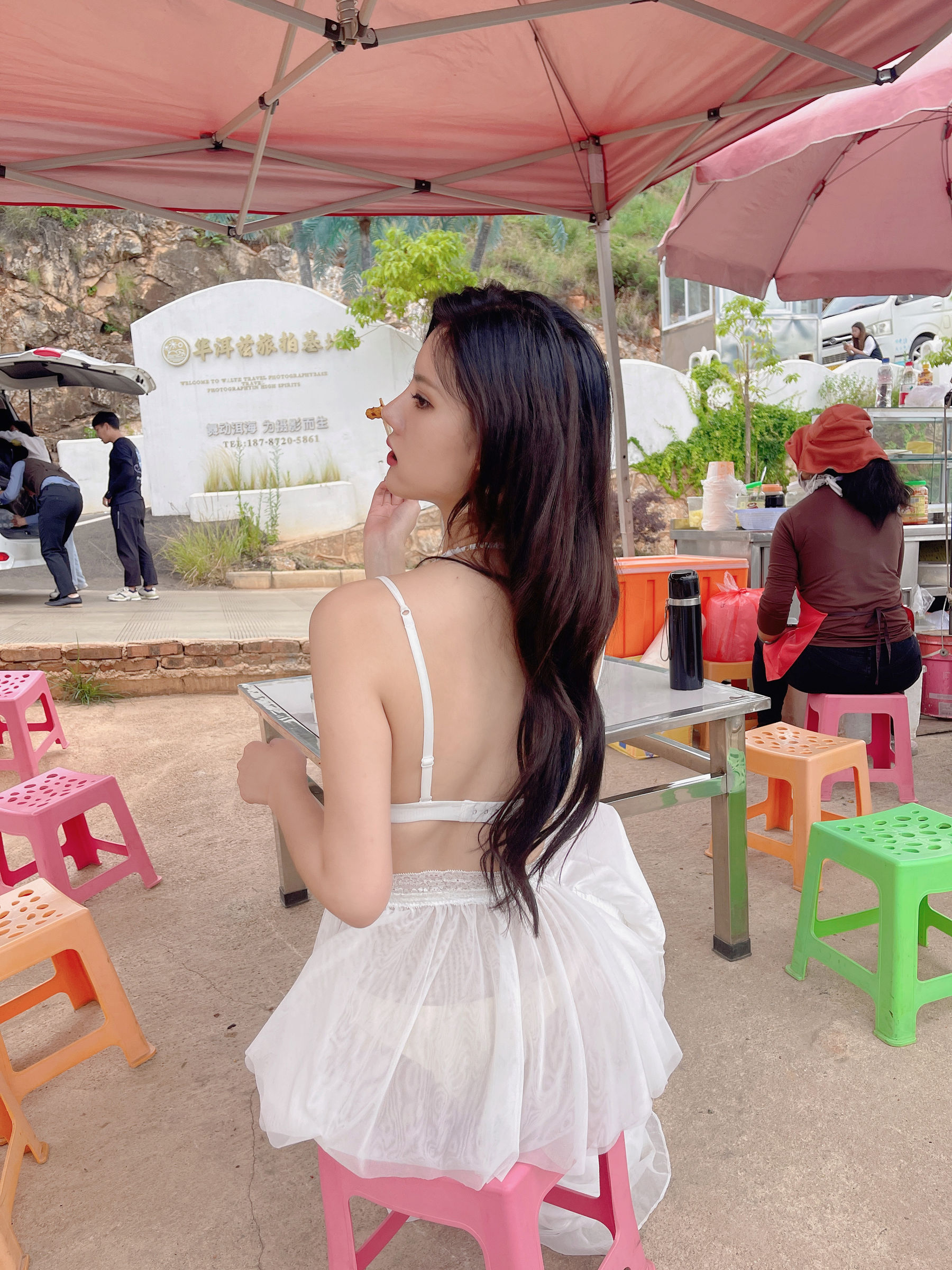 美女模特Azhua19970(阿朱啊) - 撩开裙子