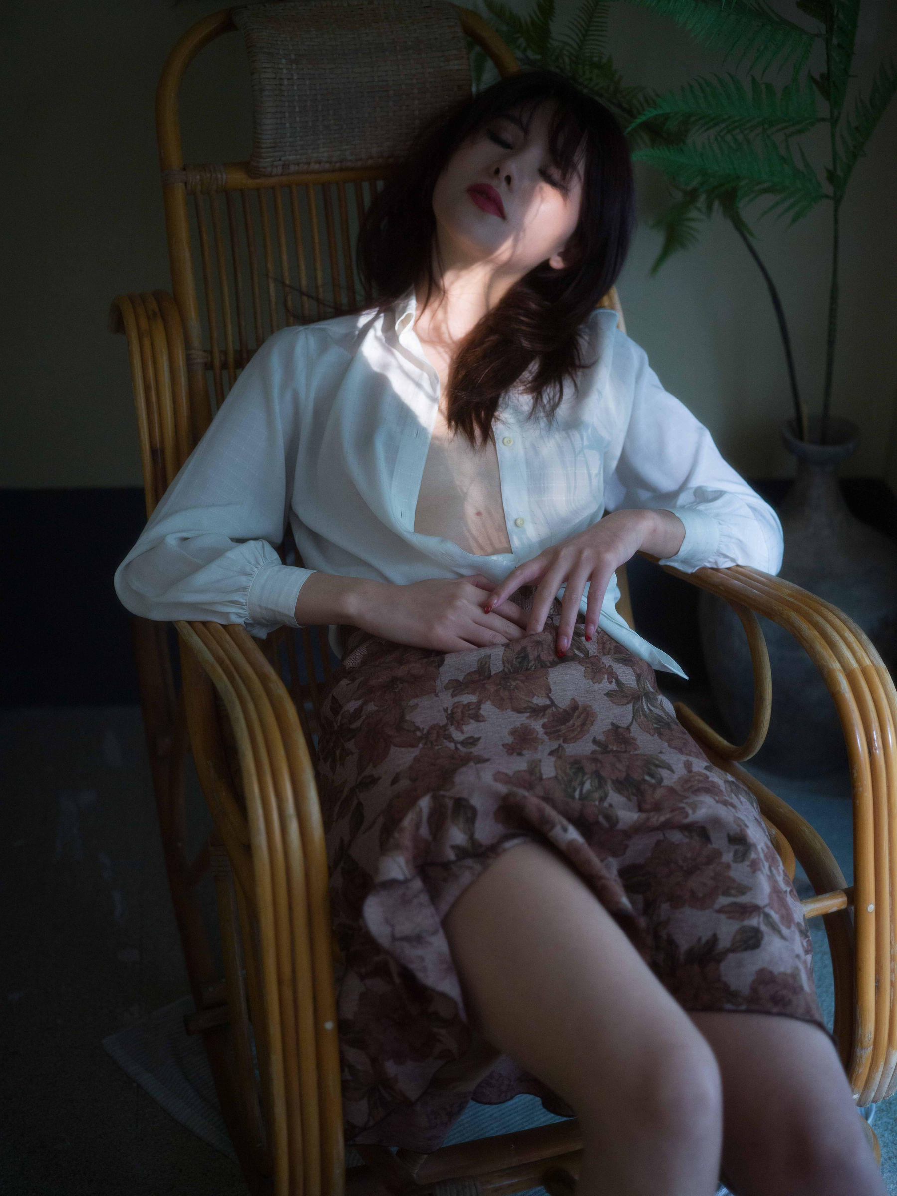 美女模特Azhua19970(阿朱啊) - 晚烟