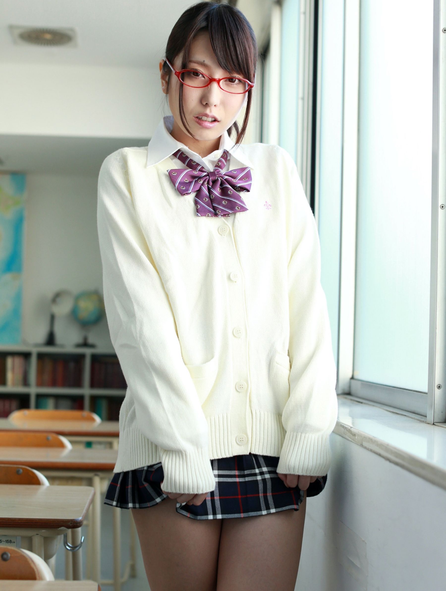 Chika Arimura 有村千佳 - 教室でイケナイコト