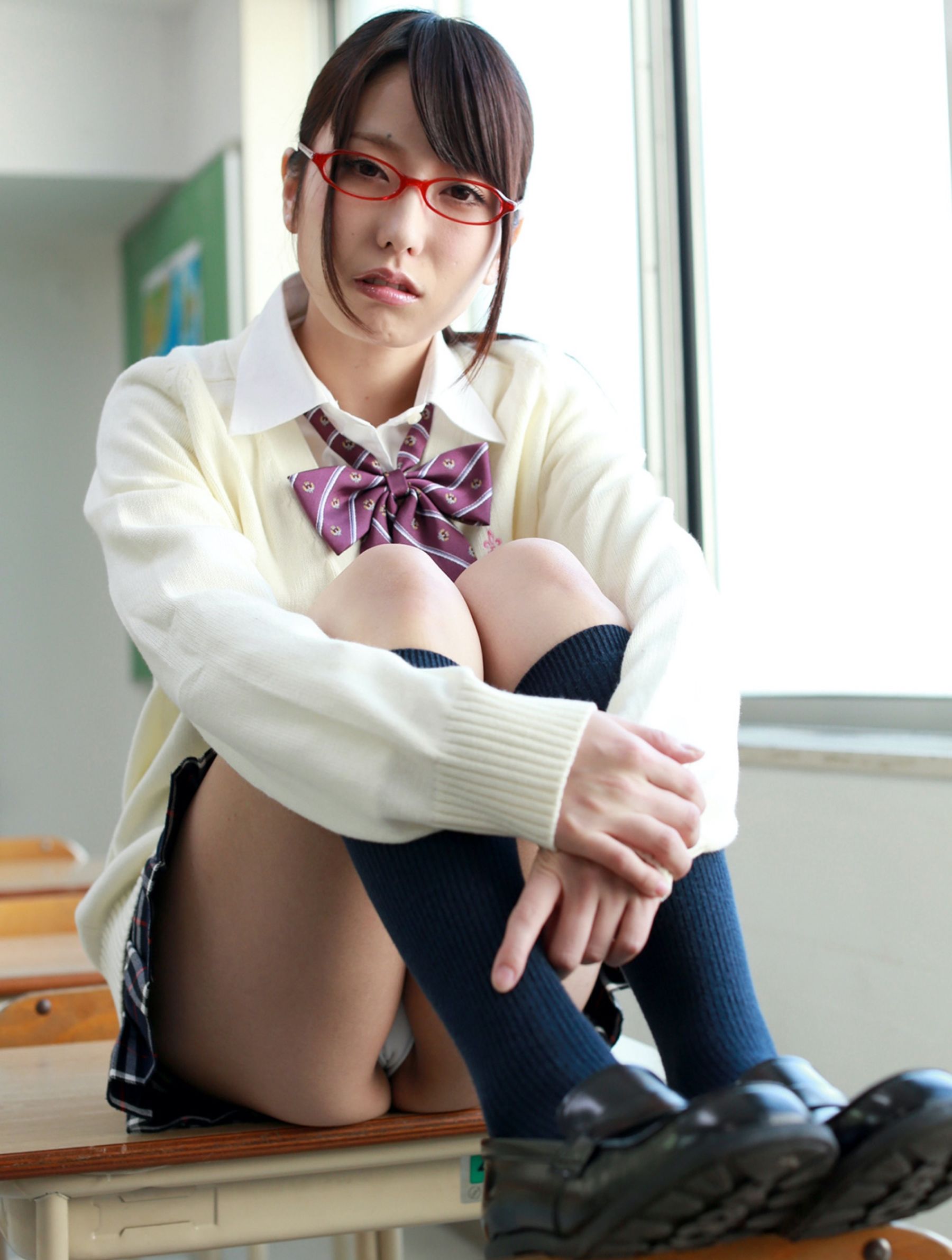Chika Arimura 有村千佳 - 教室でイケナイコト