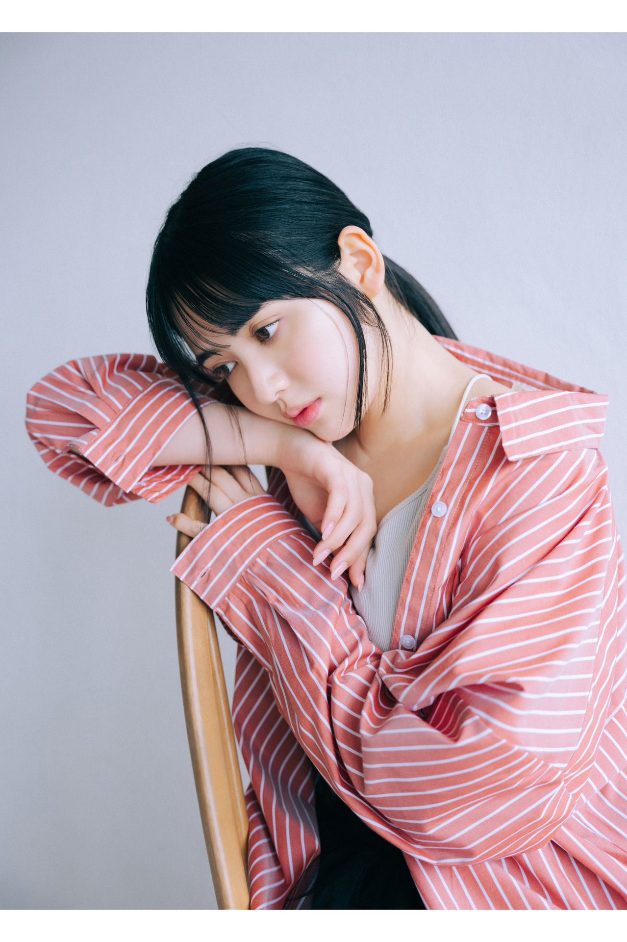 Suzuka Chinzei 鎮西寿々歌 - WHITE graph
