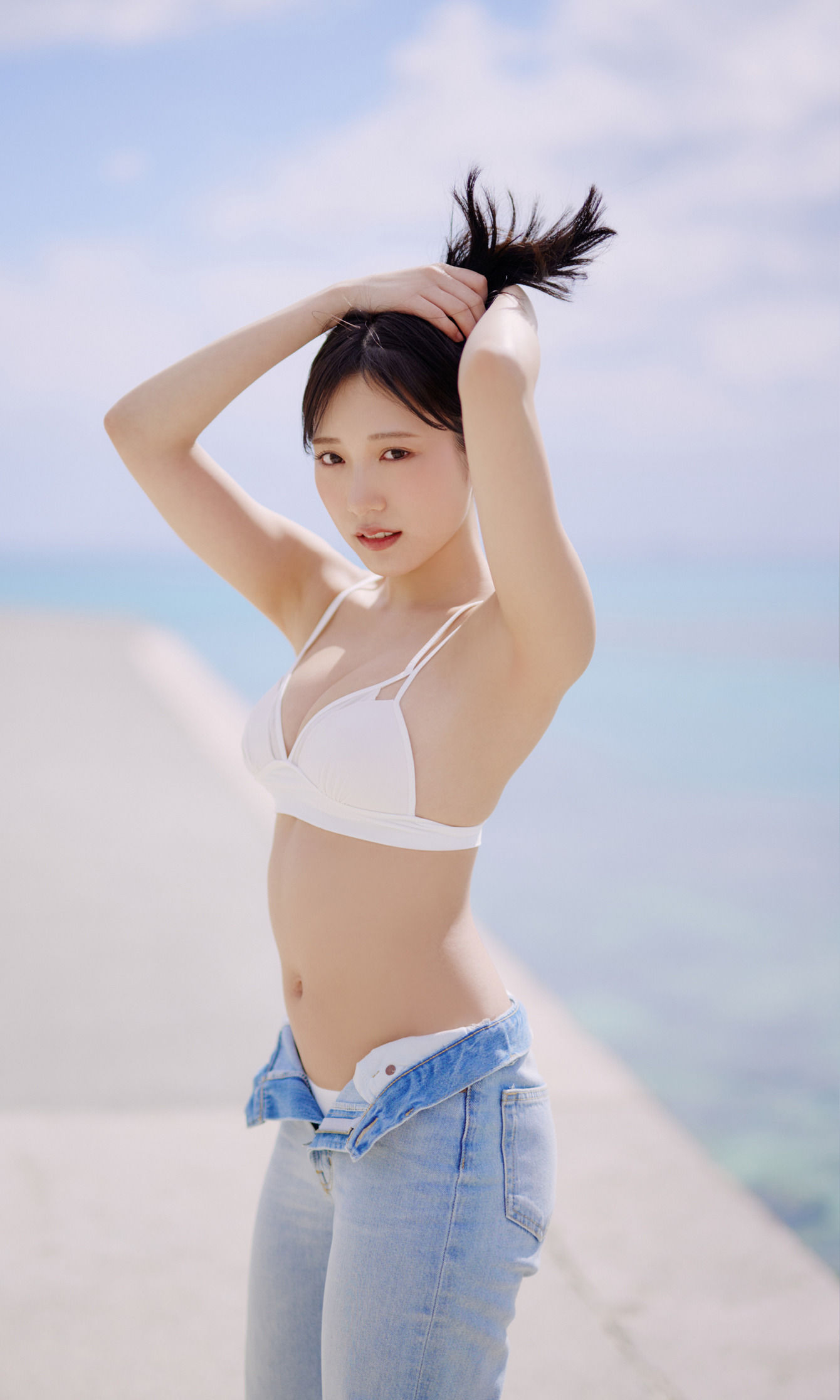 横野すみれ 写真集「海のステージ」