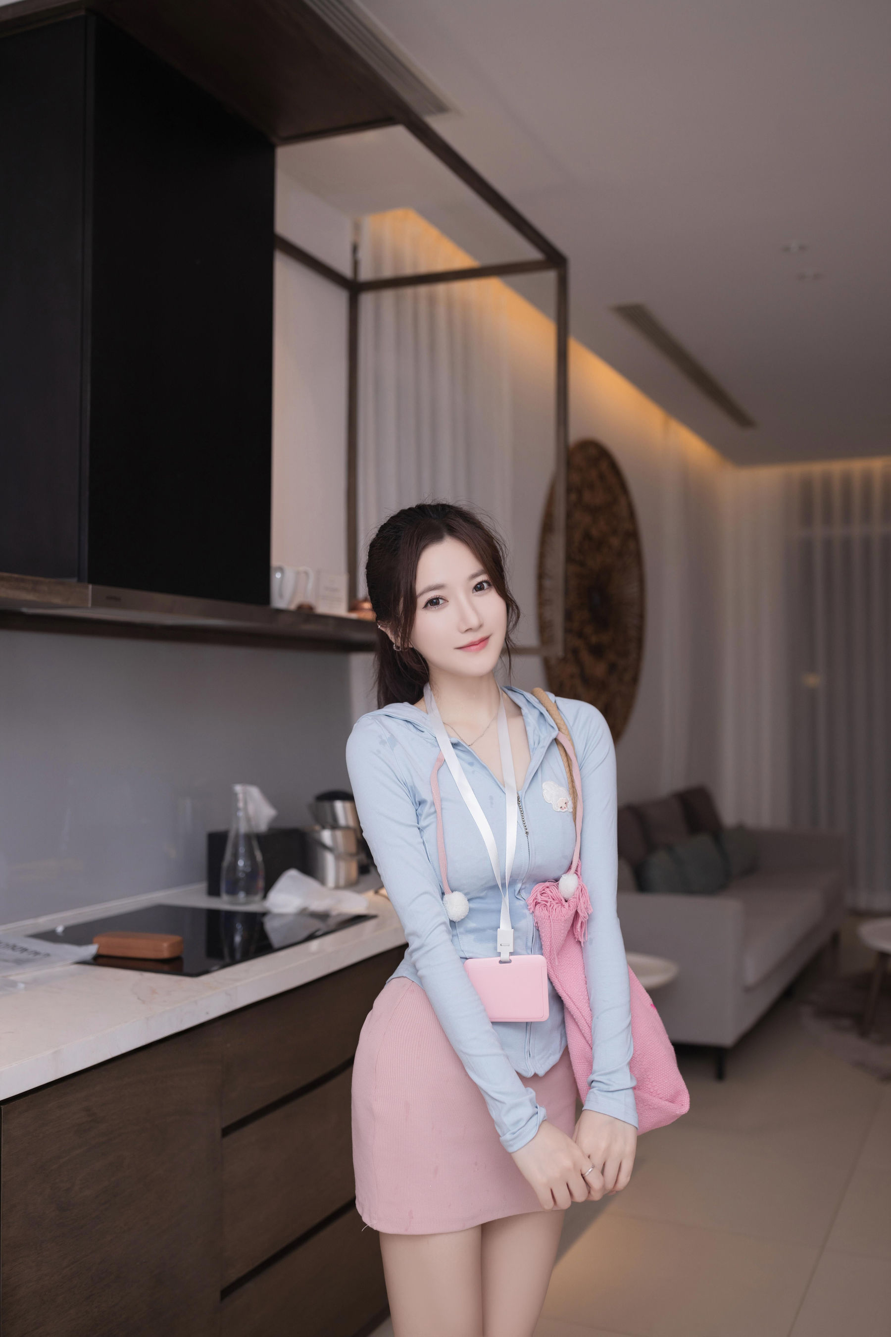 鱼子酱 等下班的人写真
