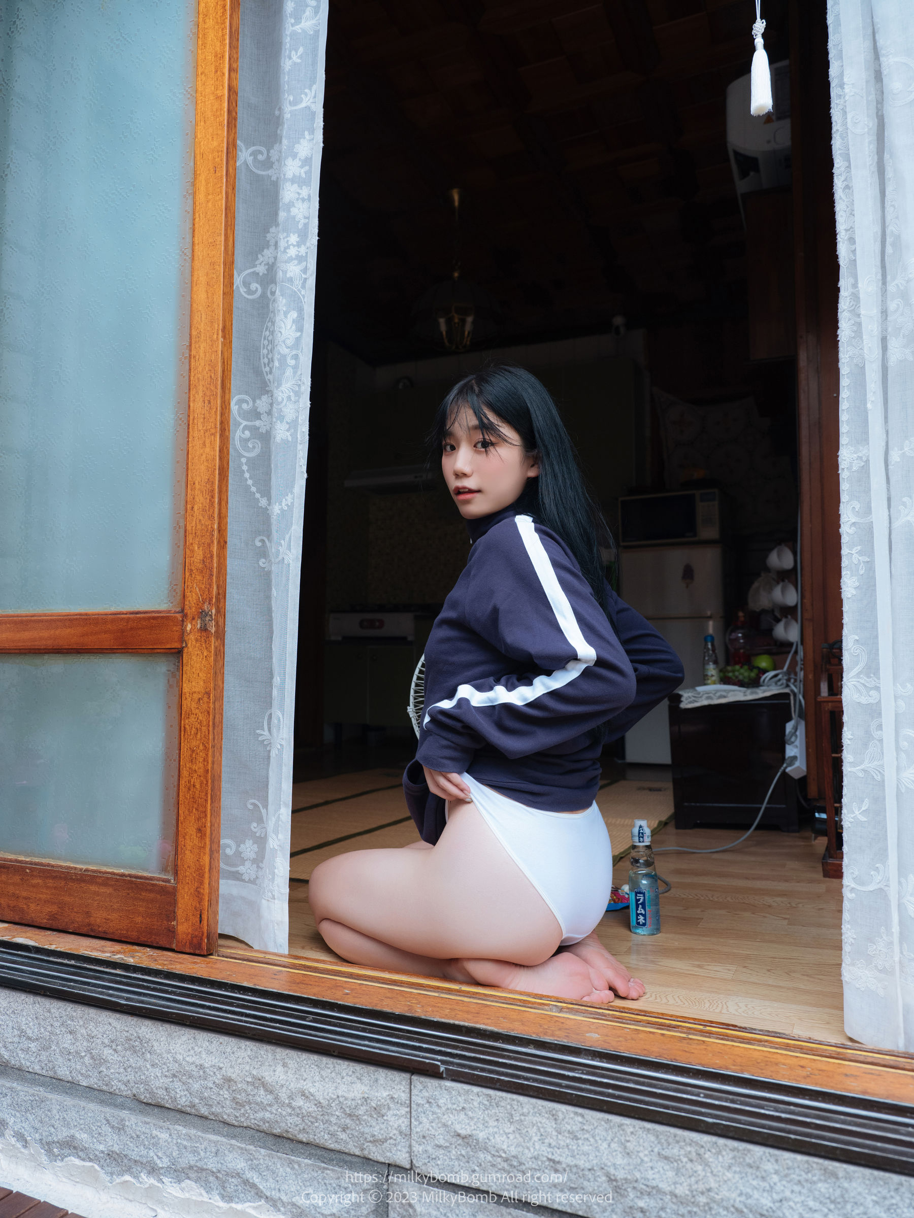 [MilkyBomb] Yui - No.004 Tracksuit