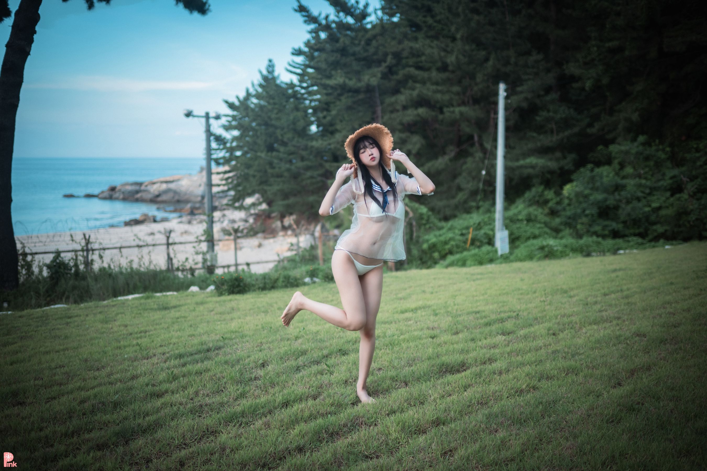 [PINK RIBBON] Ahrin - Bikini Day