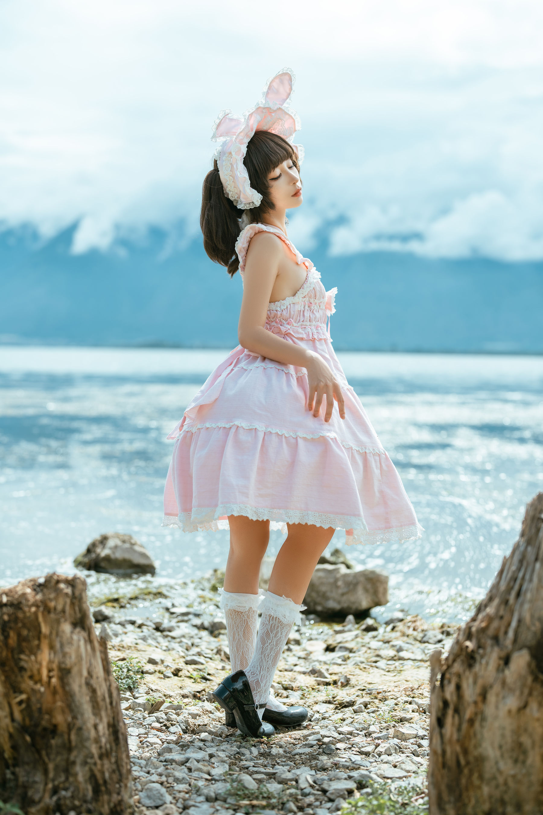 动漫博主蠢沫沫 - 湖边的少女