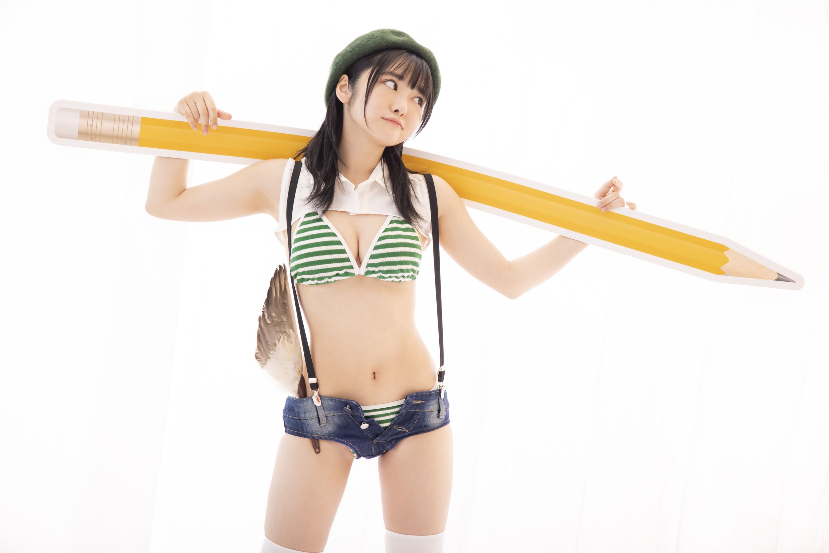岡田彩夢 デジタル写真集 キミとキャンバスライフ