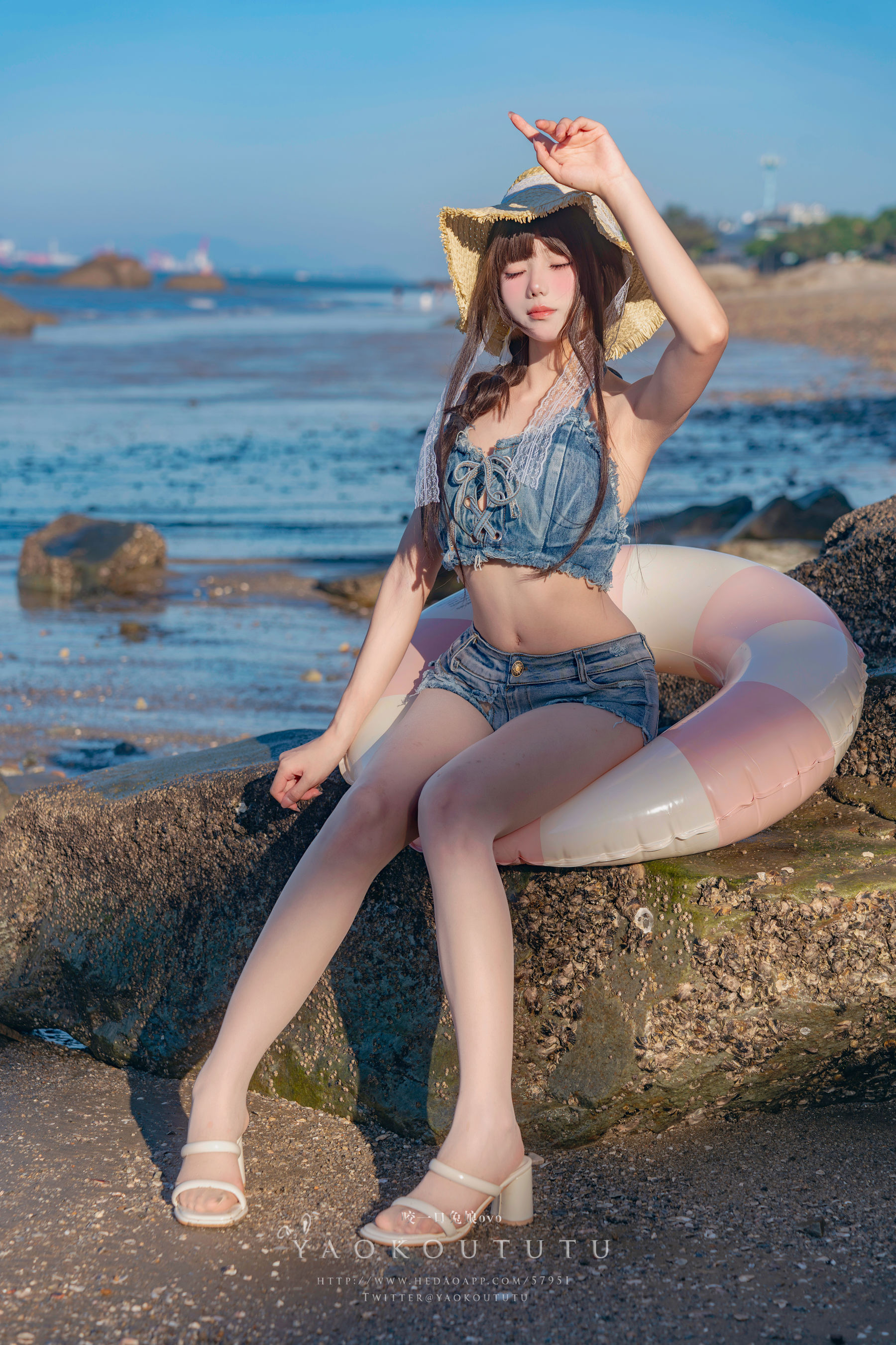 咬一口兔娘 - 海の夏日