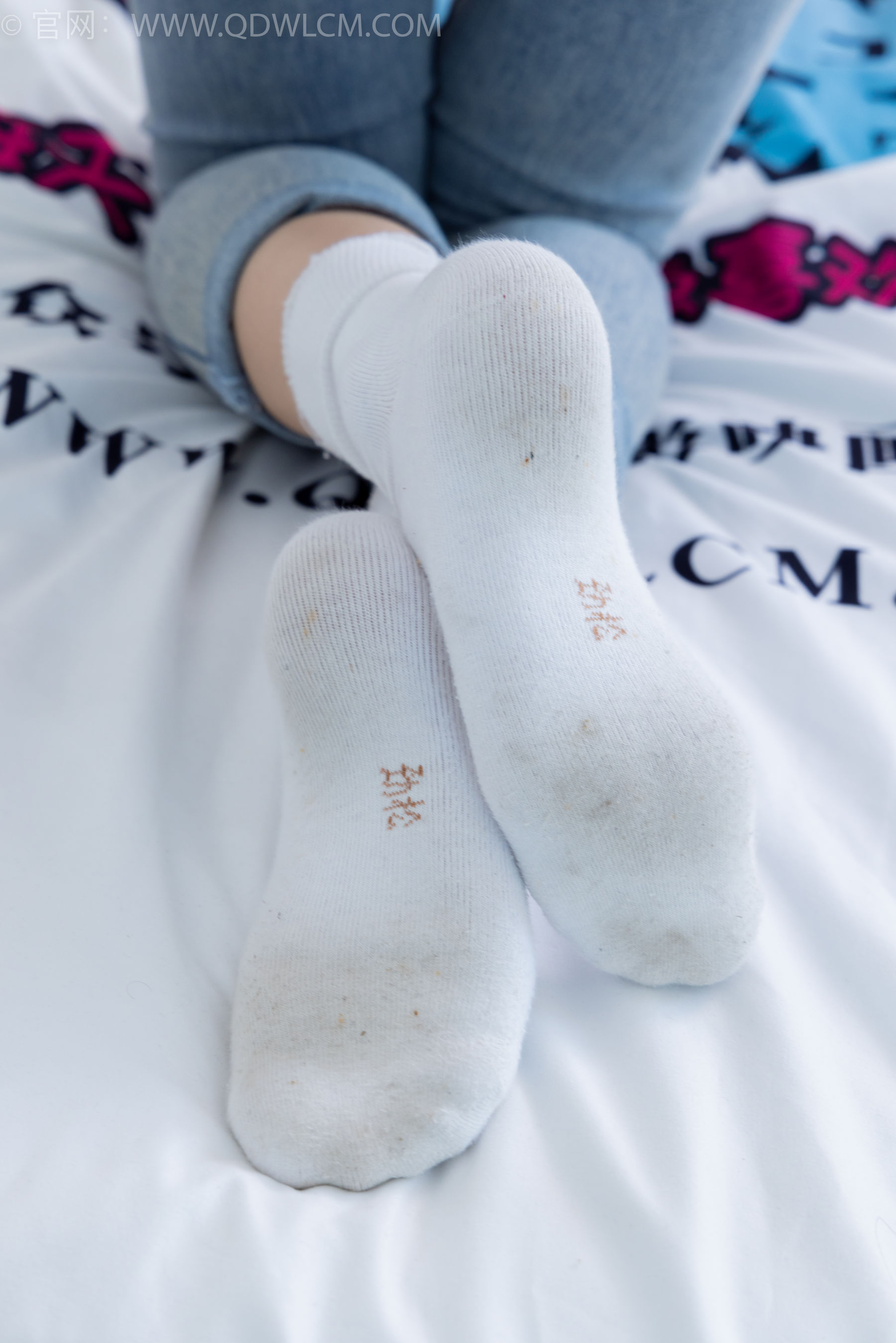 物恋传媒 No.1783 绒绒 -运动鞋、自然穿脏白棉袜
