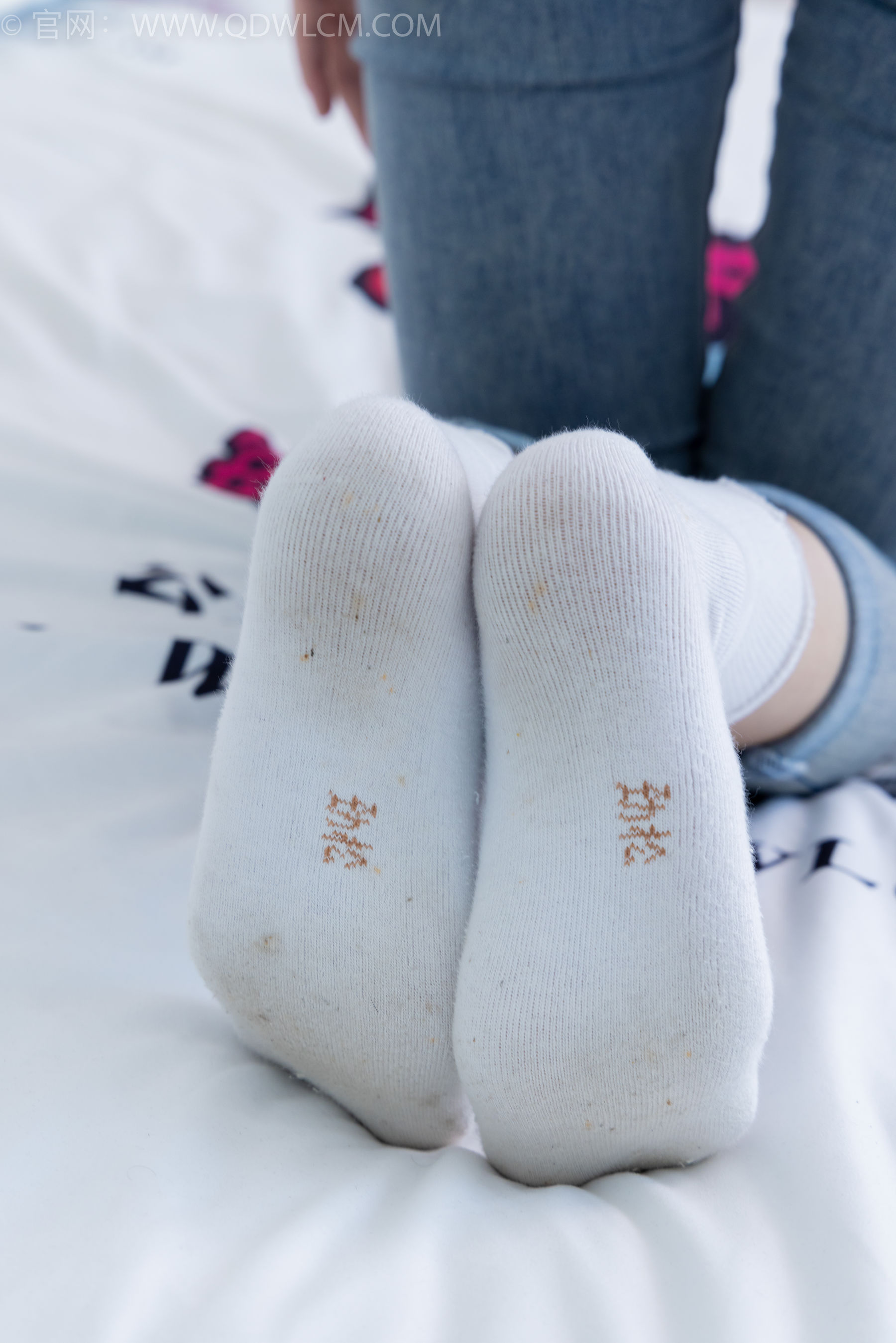 物恋传媒 No.1783 绒绒 -运动鞋、自然穿脏白棉袜