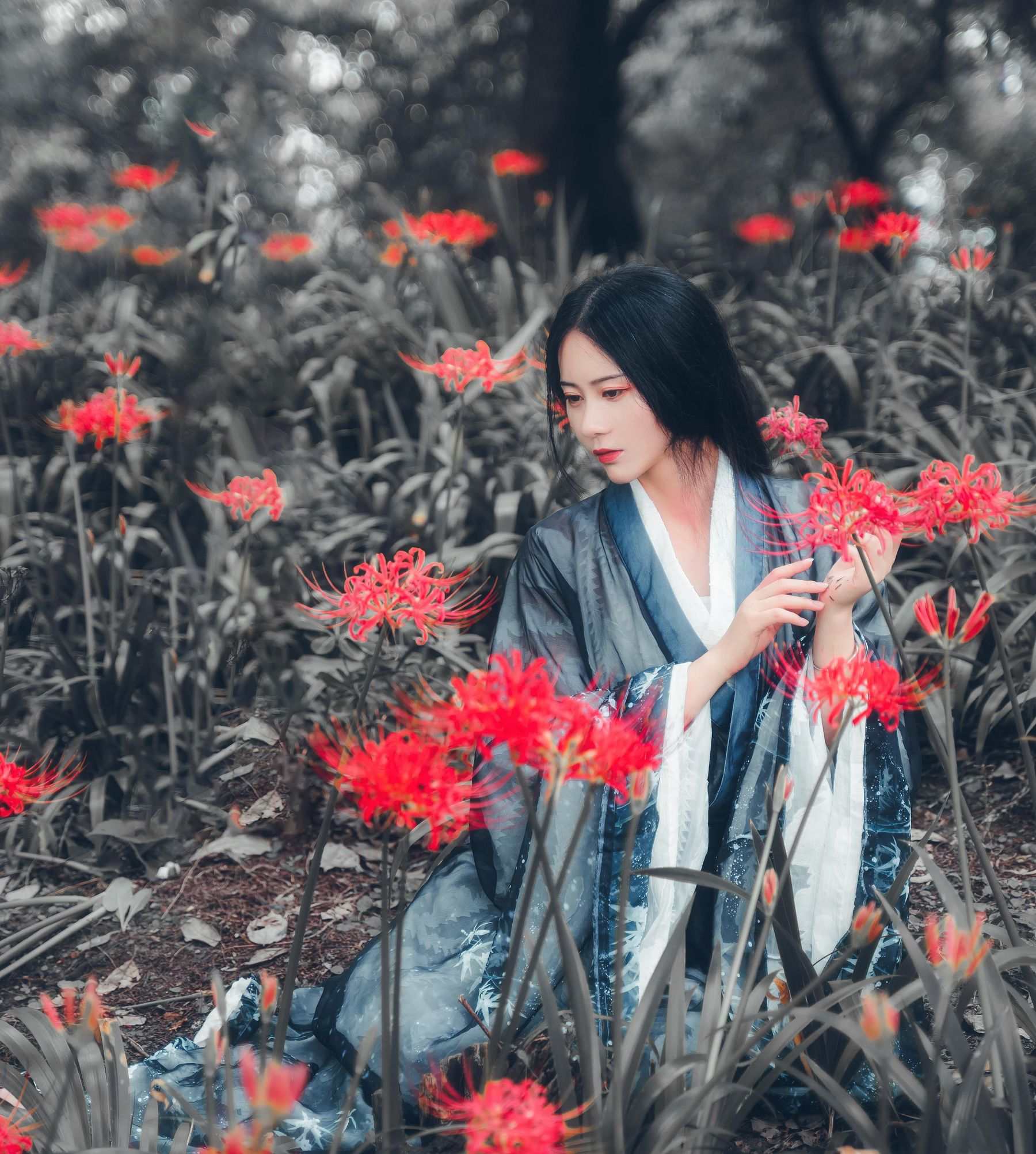 拿相机的执义 - 汉服古风写真彼岸花