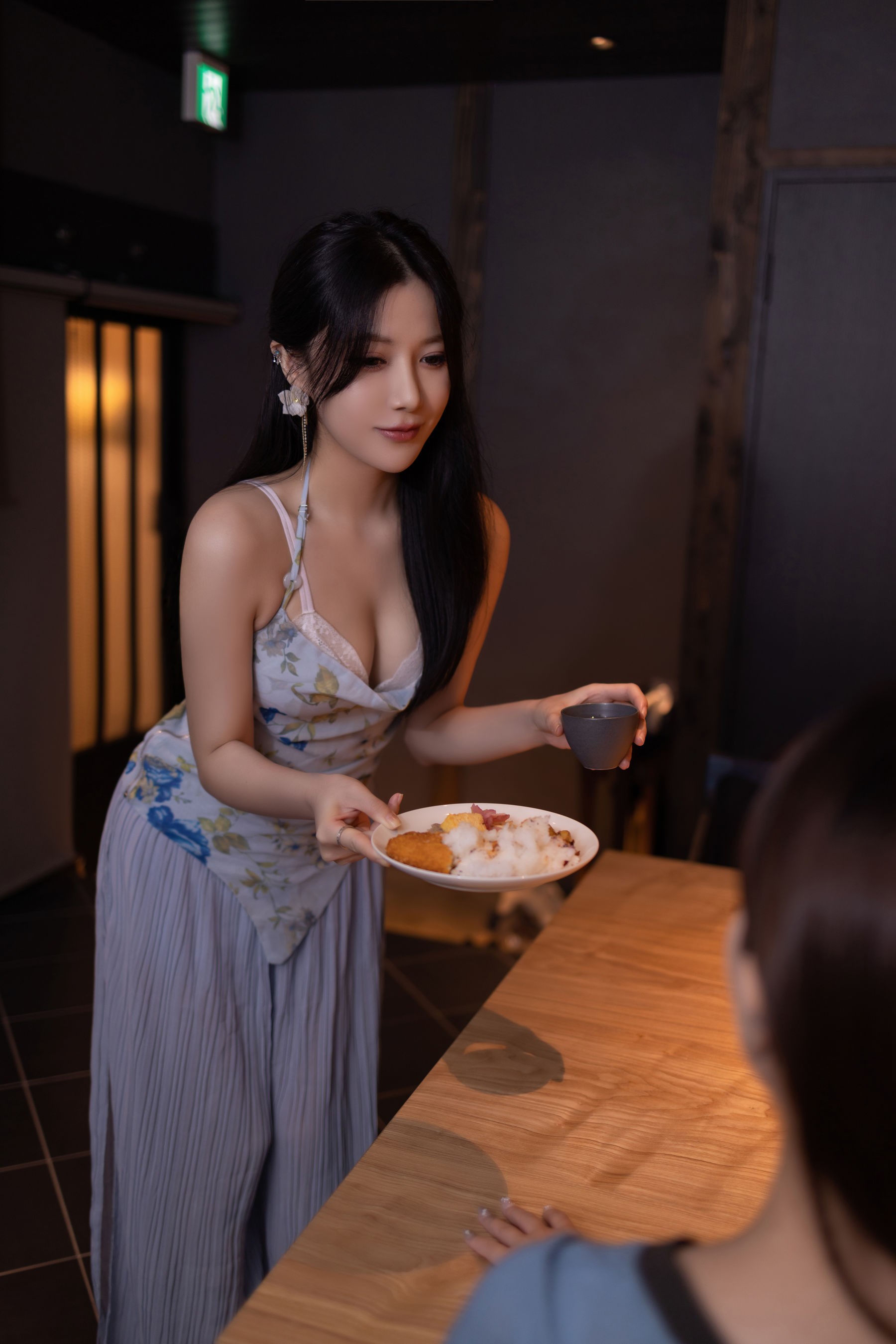 鱼子酱 她的体香写真