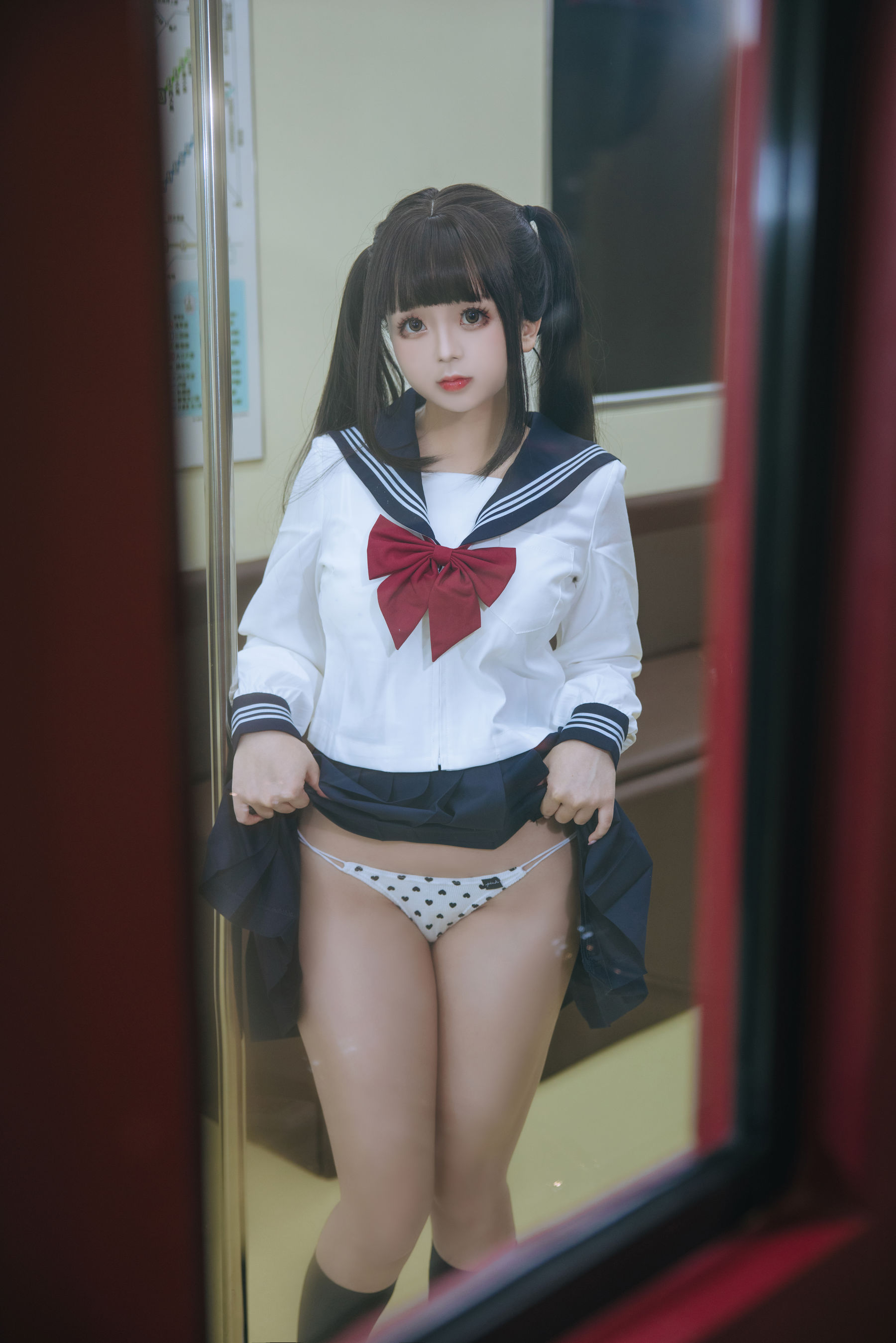 Cosplay日奈娇 - 列车JK