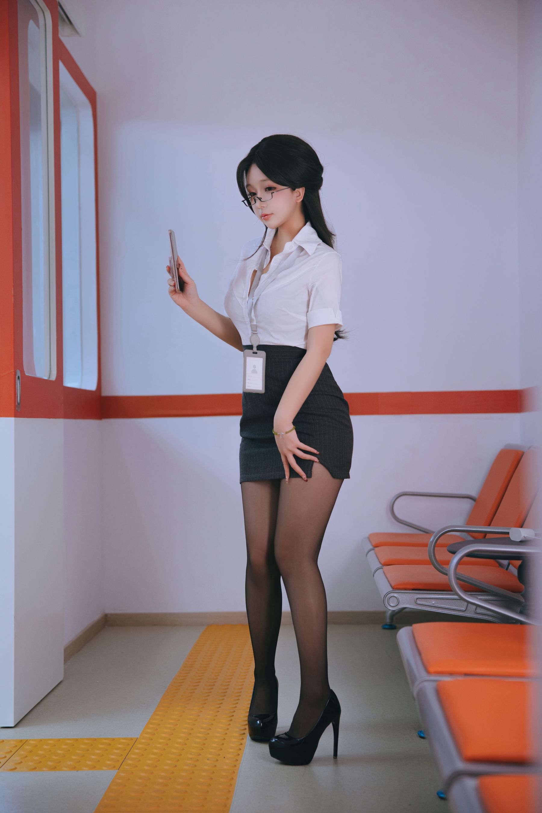 Cosplay日奈娇 - 地铁OL