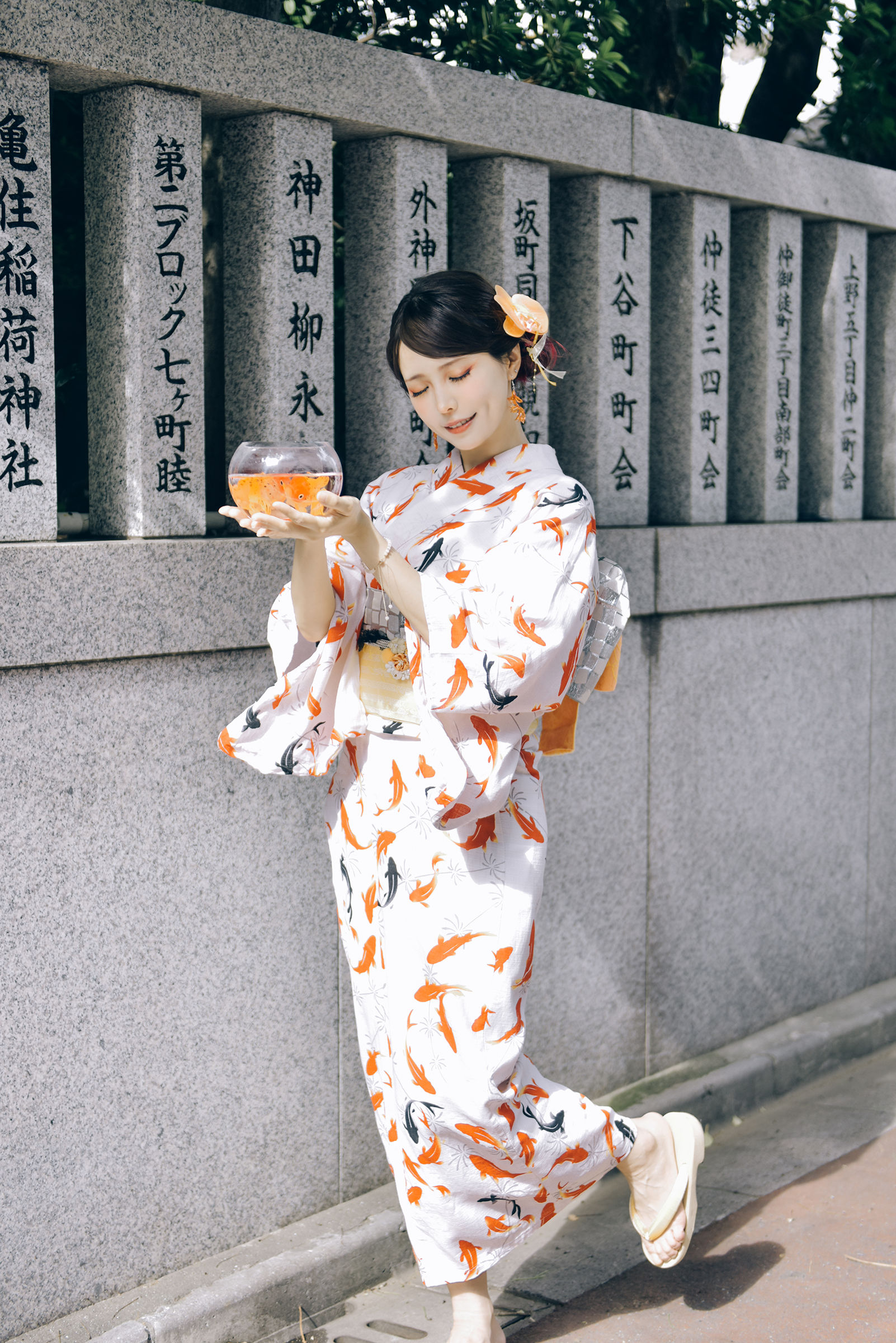 Ely_eee(ElyEE子) - Goldfish Stroll 金魚散步
