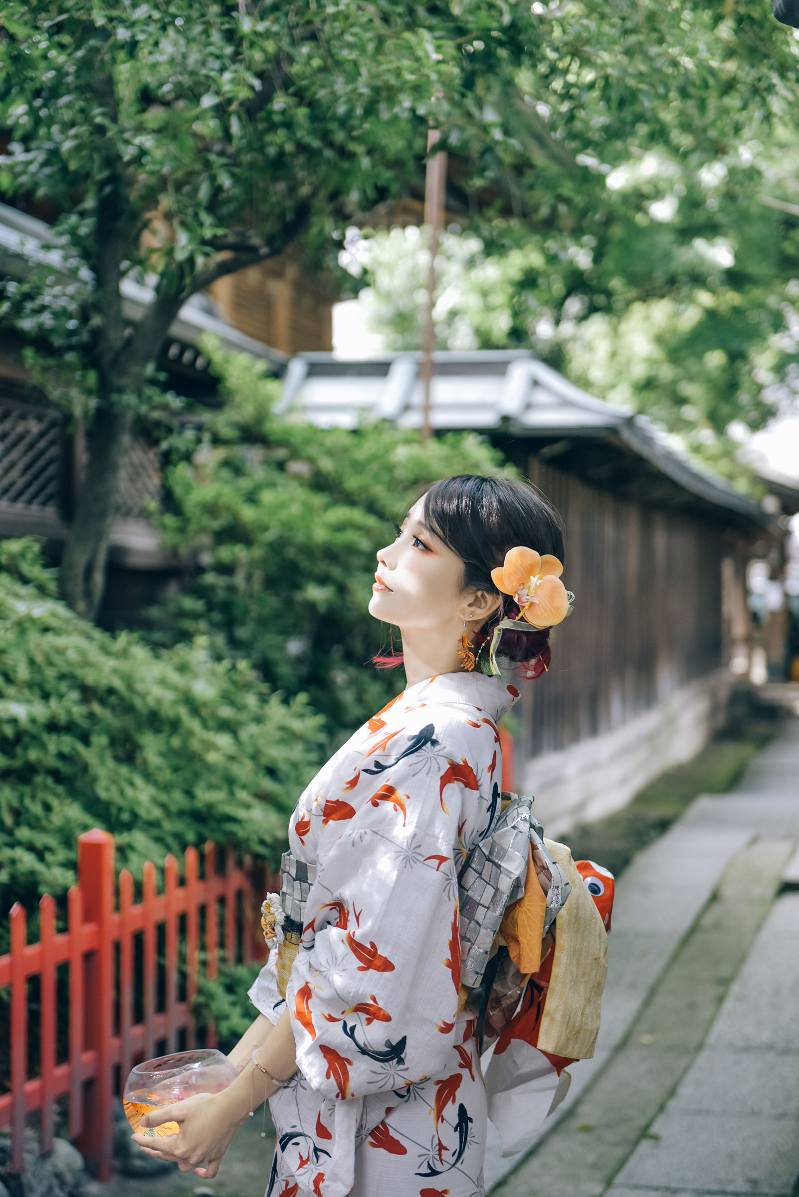 Ely_eee(ElyEE子) - Goldfish Stroll 金魚散步